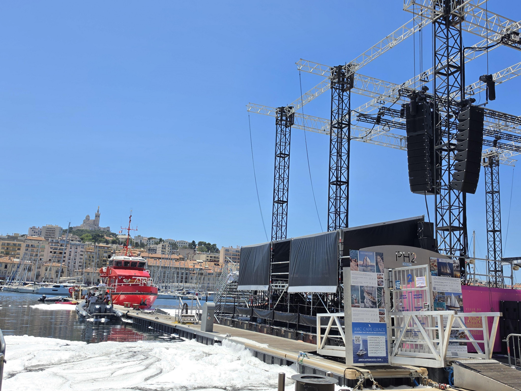 Deux bateaux brûlés sur le Vieux-Port, l’Été marseillais sur la sellette ?