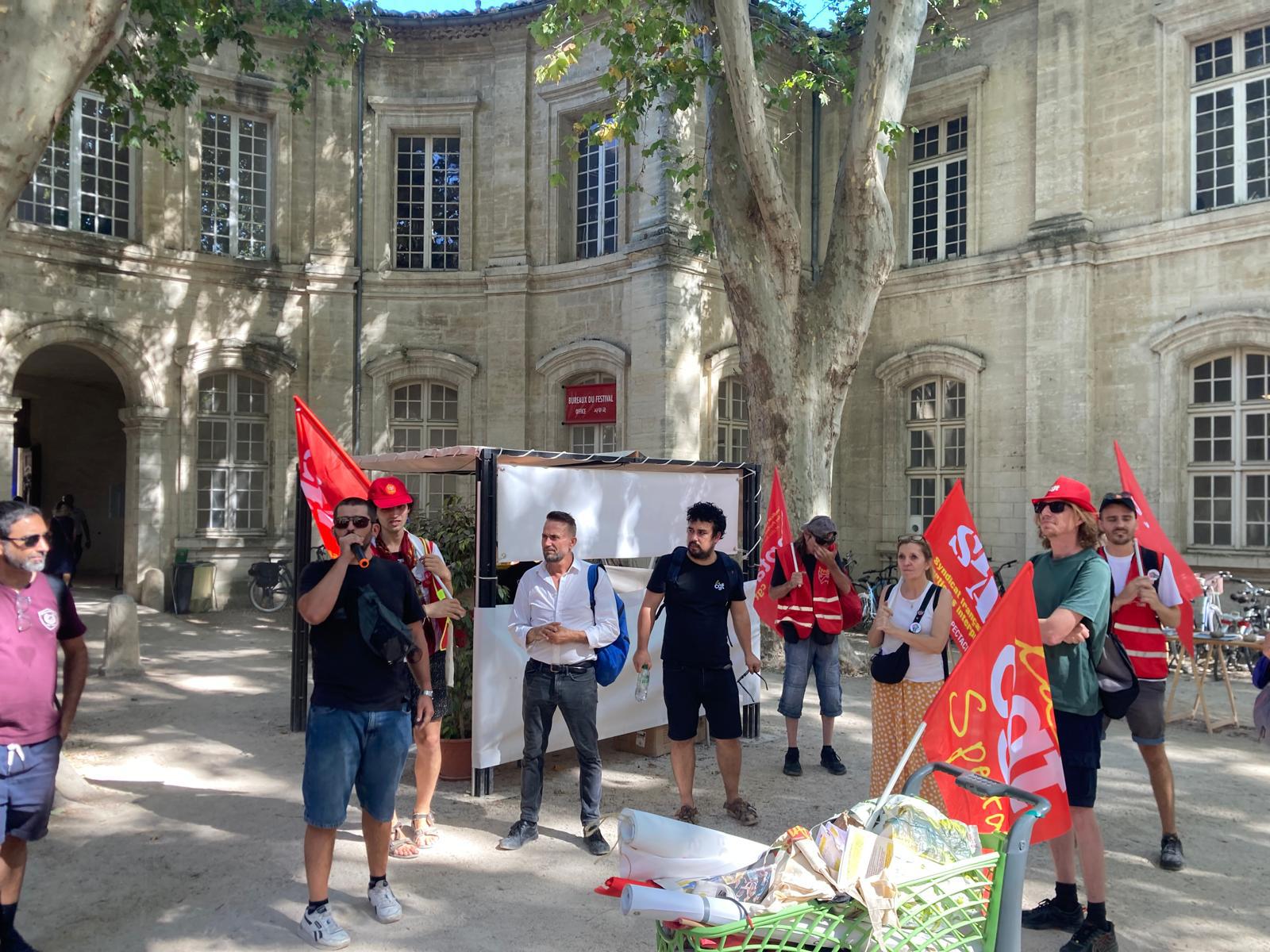 Avignon : la grève se poursuit au cloître Saint-Louis