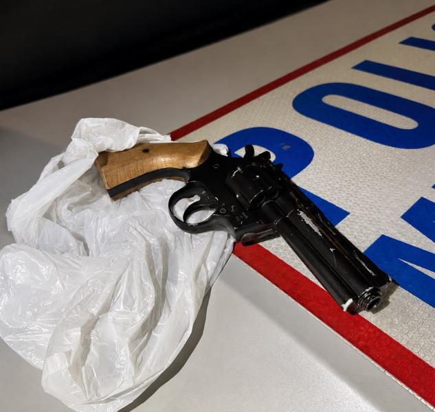 Marseille : une arme sur le plancher de la voiture