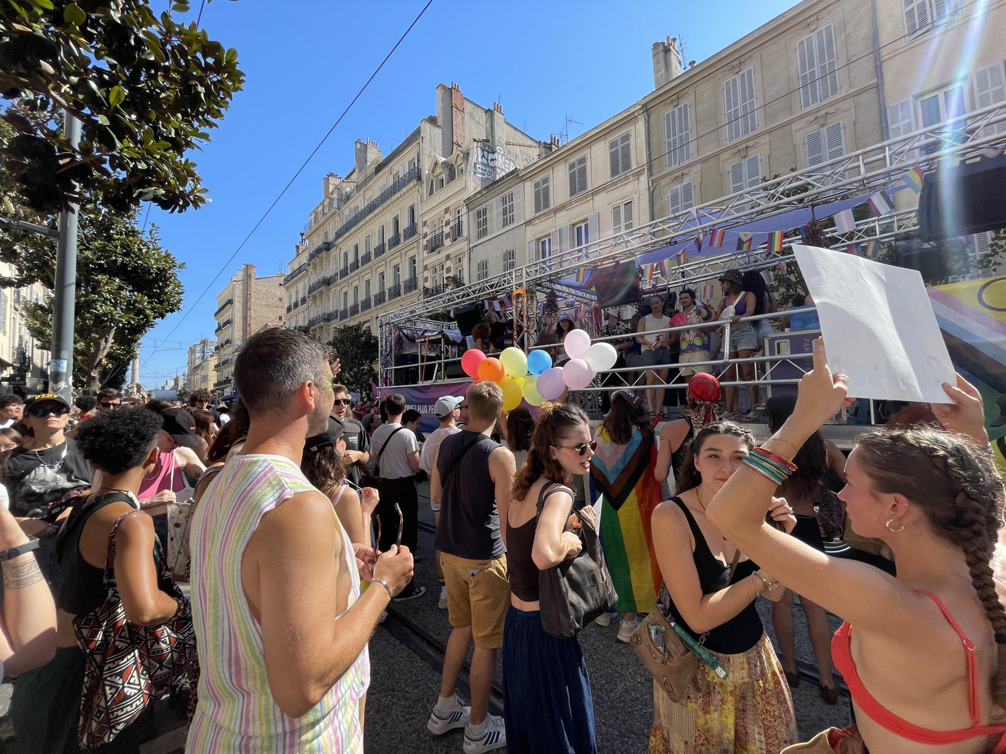 Au cœur de la Pride, entre fête et revendications
