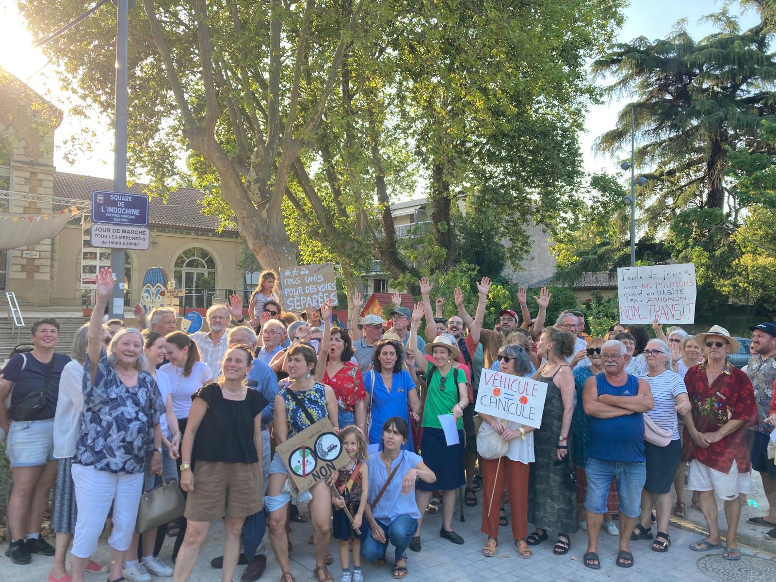 L’opposition au retour de la voiture se poursuit à Avignon