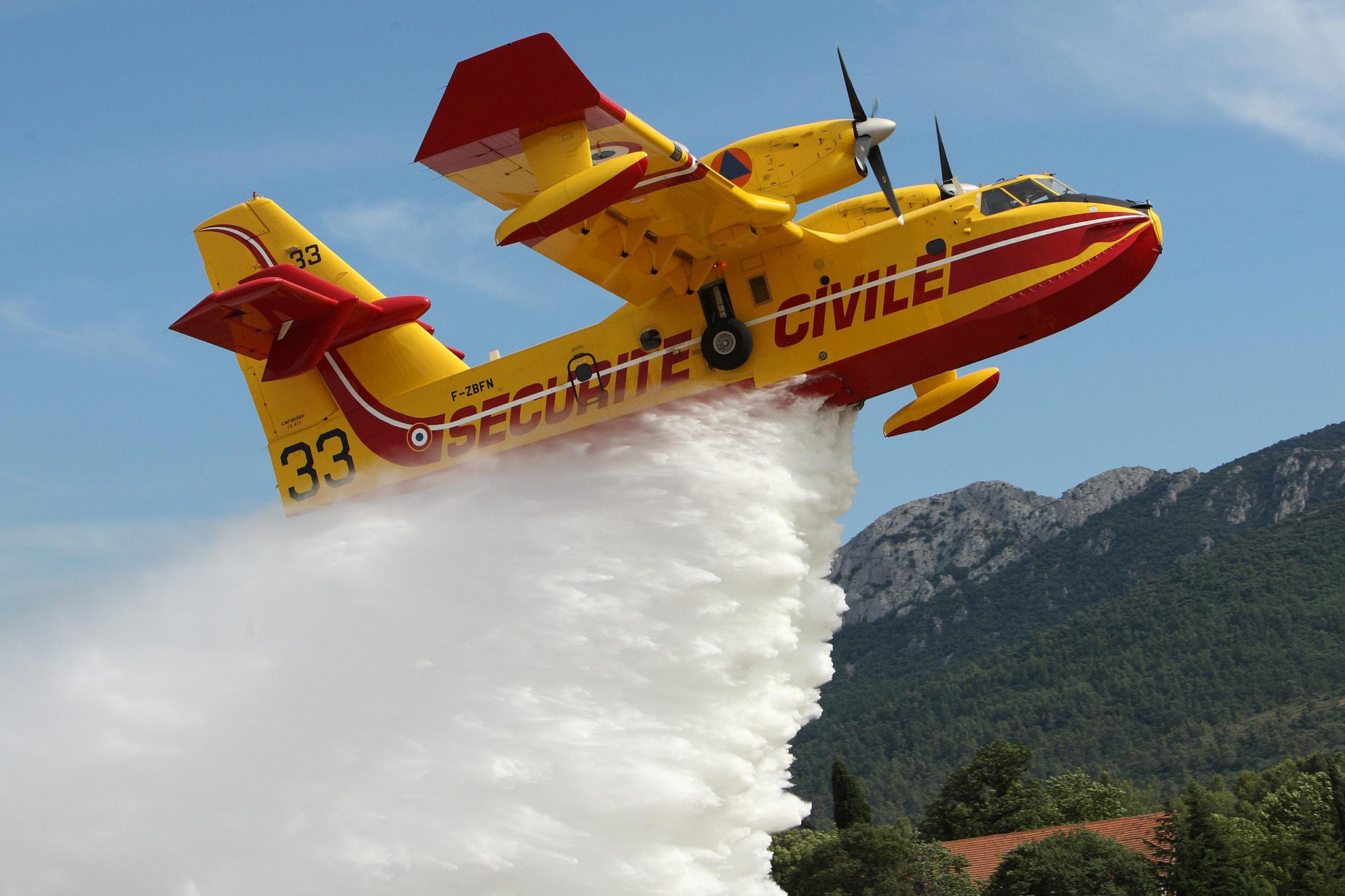 L’UD CGT Var milite pour la création d’une flottille de bombardiers d’eau à Pierrefeu ou Hyères