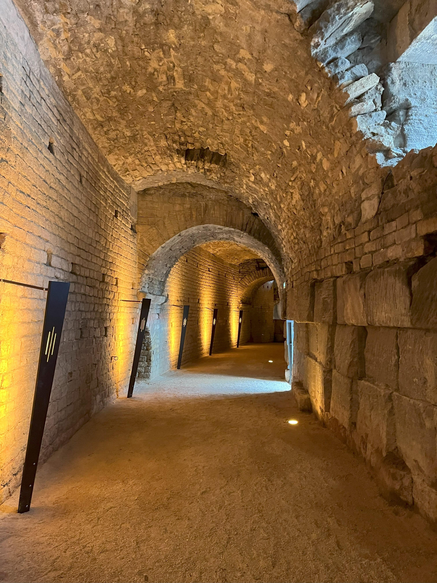 Les souterrains de l’amphithéâtre se dévoilent à Arles