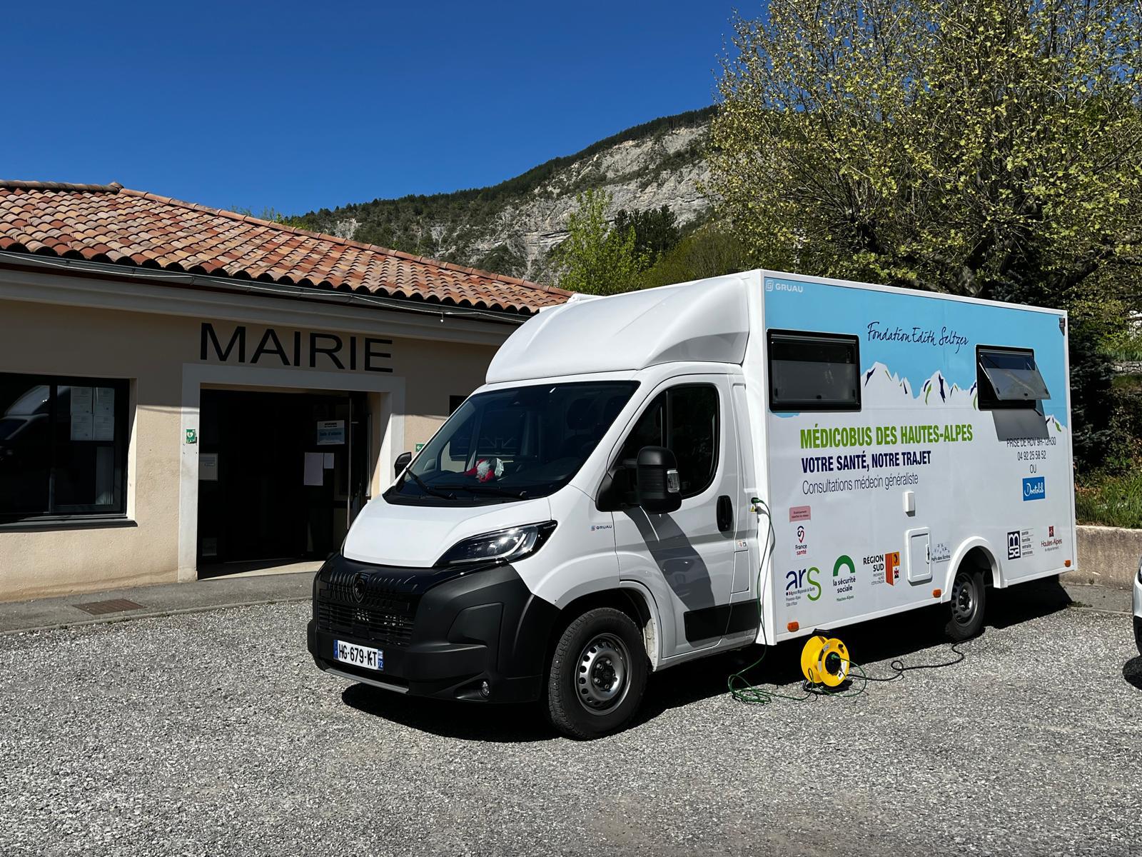 Le Médicobus fait le plein de patients dans les Hautes-Alpes