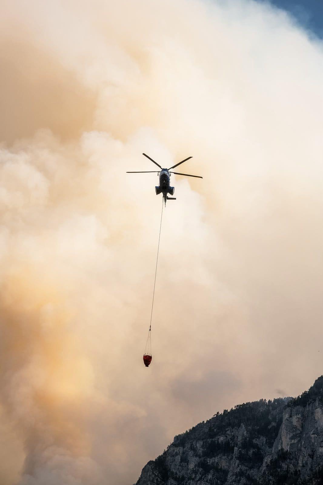 Le feu des Hautes-Alpes gagne du terrain