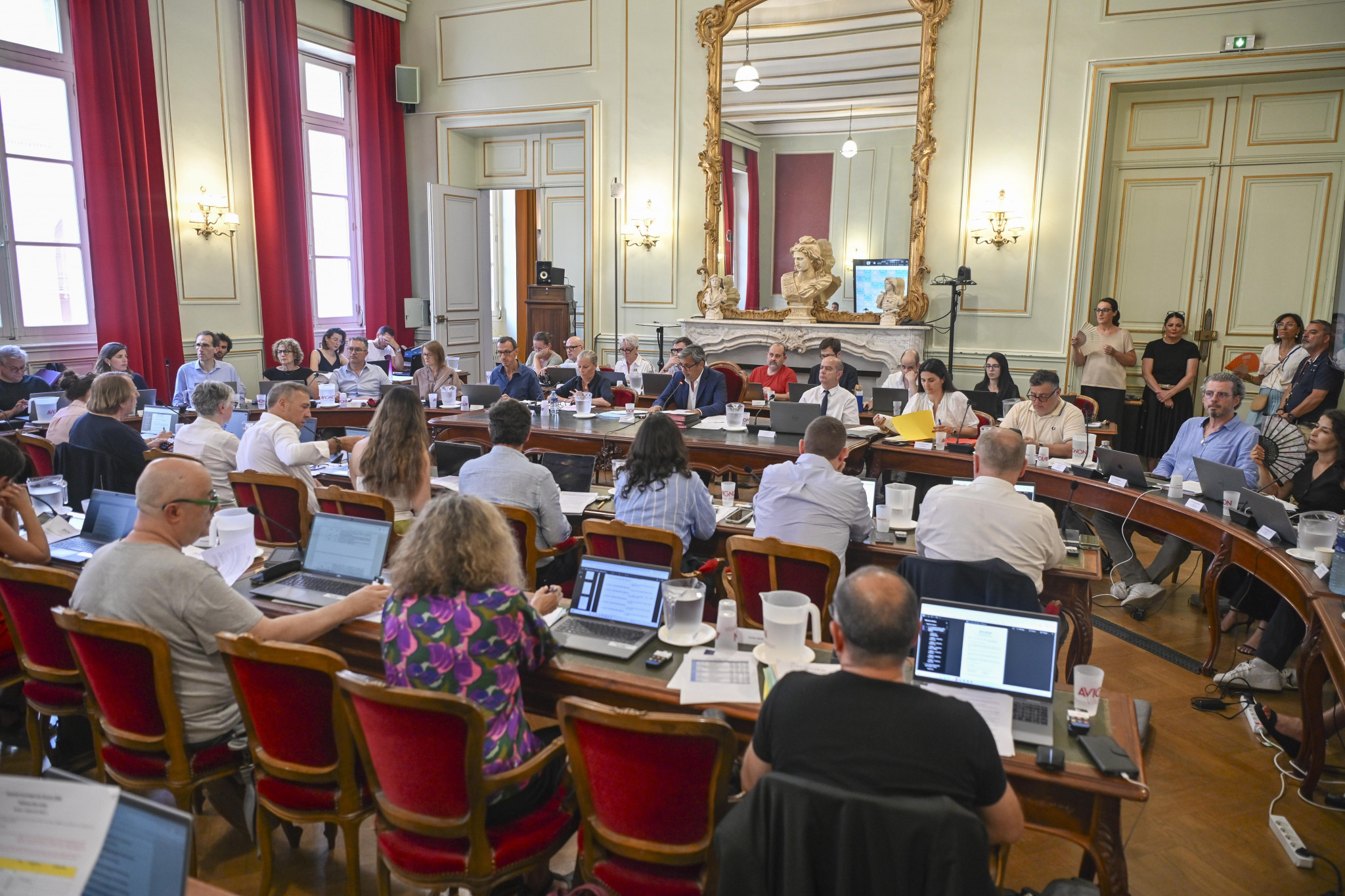 À Avignon, la baisse des subventions aux associations irrite la gauche