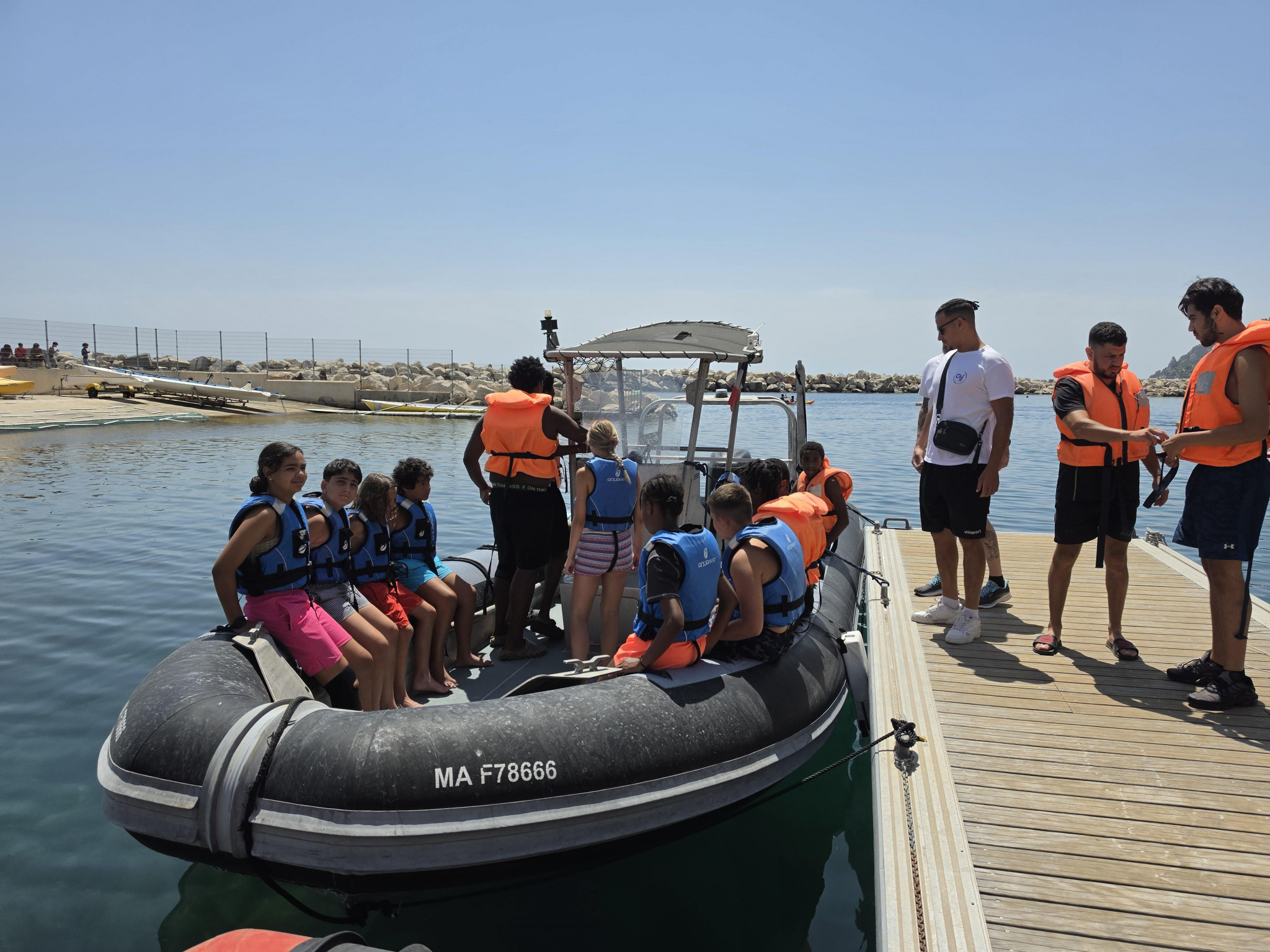 Quand la police embarque les ados… en mer