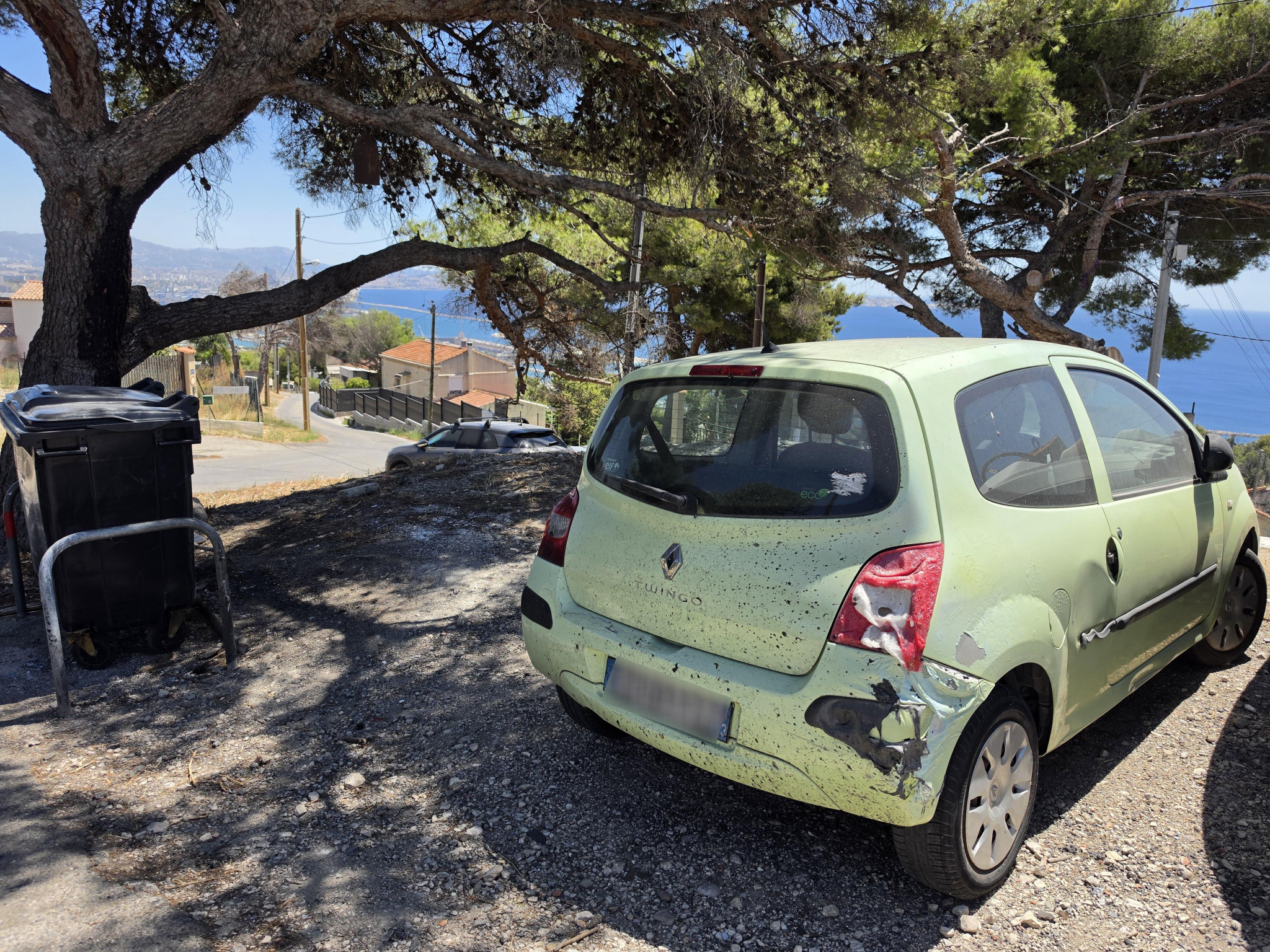 À l’Estaque, un an après, le feu pose question