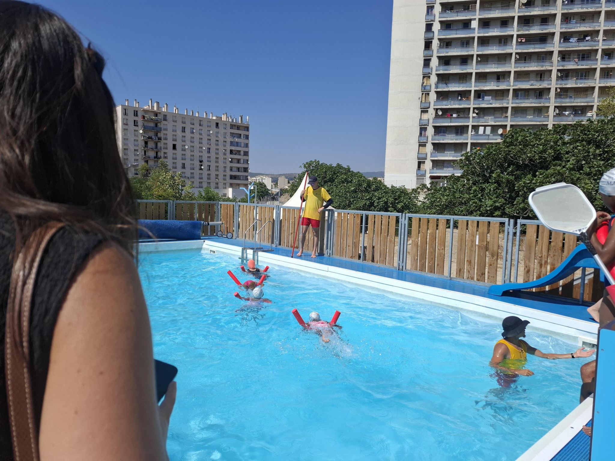 Une piscine pour apprendre aux enfants à nager au parc de Bougainville