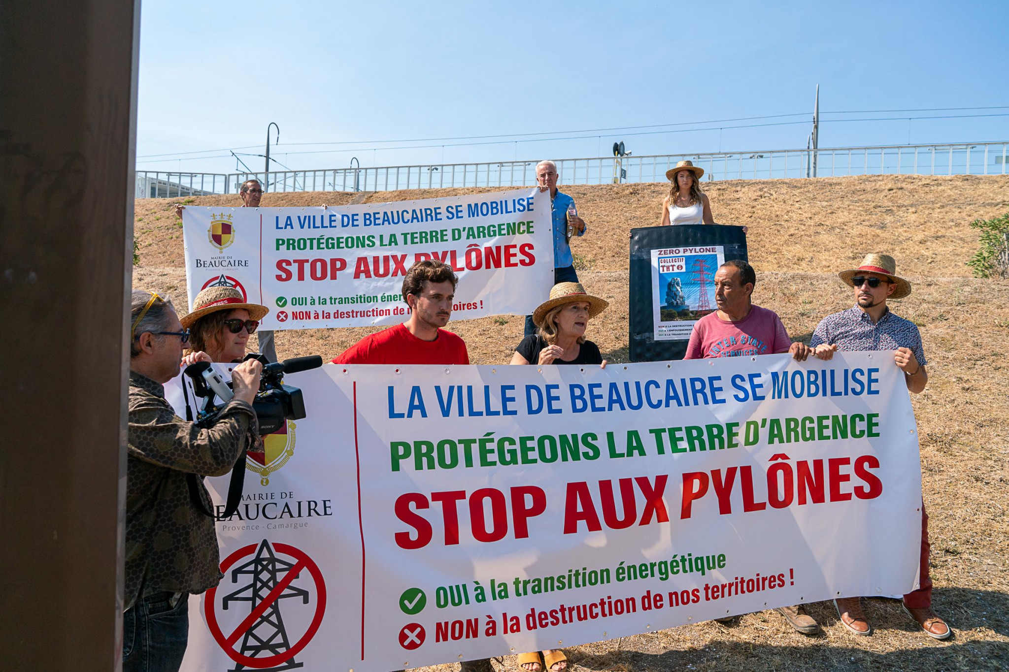 La ligne à très haute tension est loin d’être enterrée