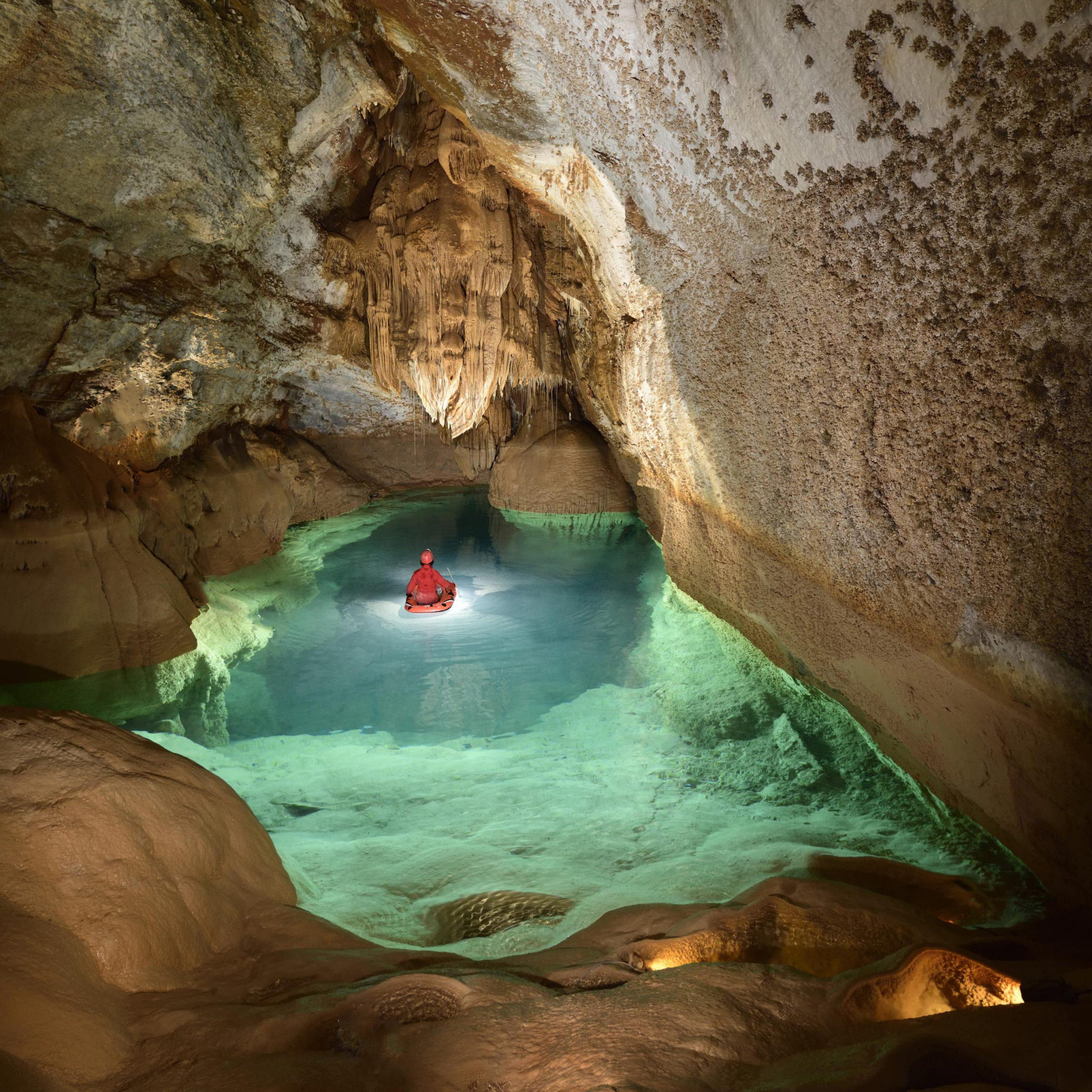 À l’abri du soleil, le filon touristique des grottes