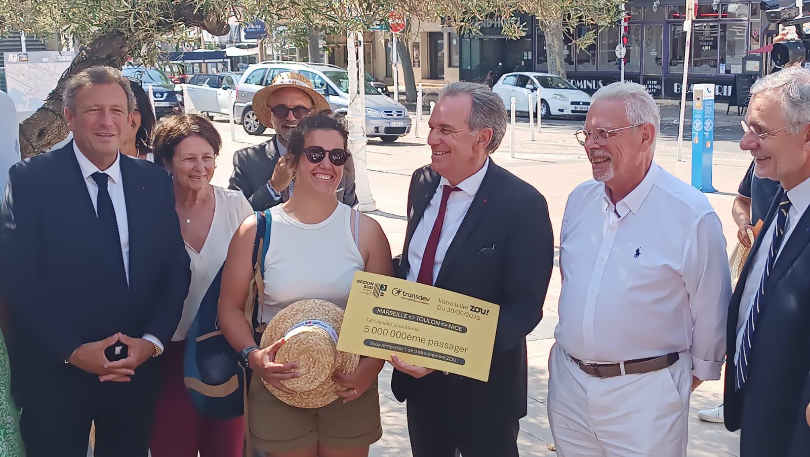 La 5&nbsp;000&nbsp;000e voyageuse de la ligne Marseille-Nice-Toulon récompensée