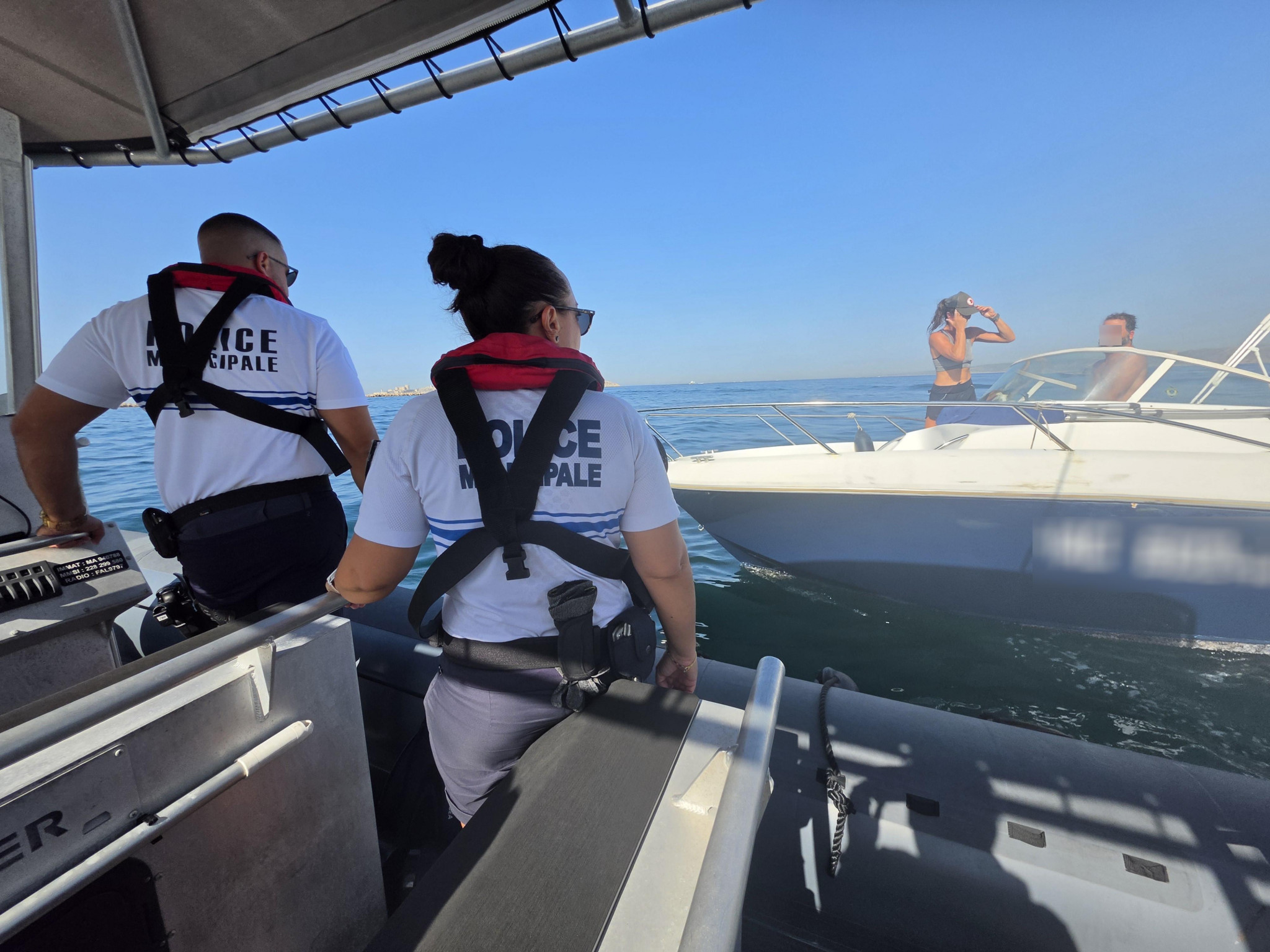 En mer, les forces de police veillent à la sécurité de tous