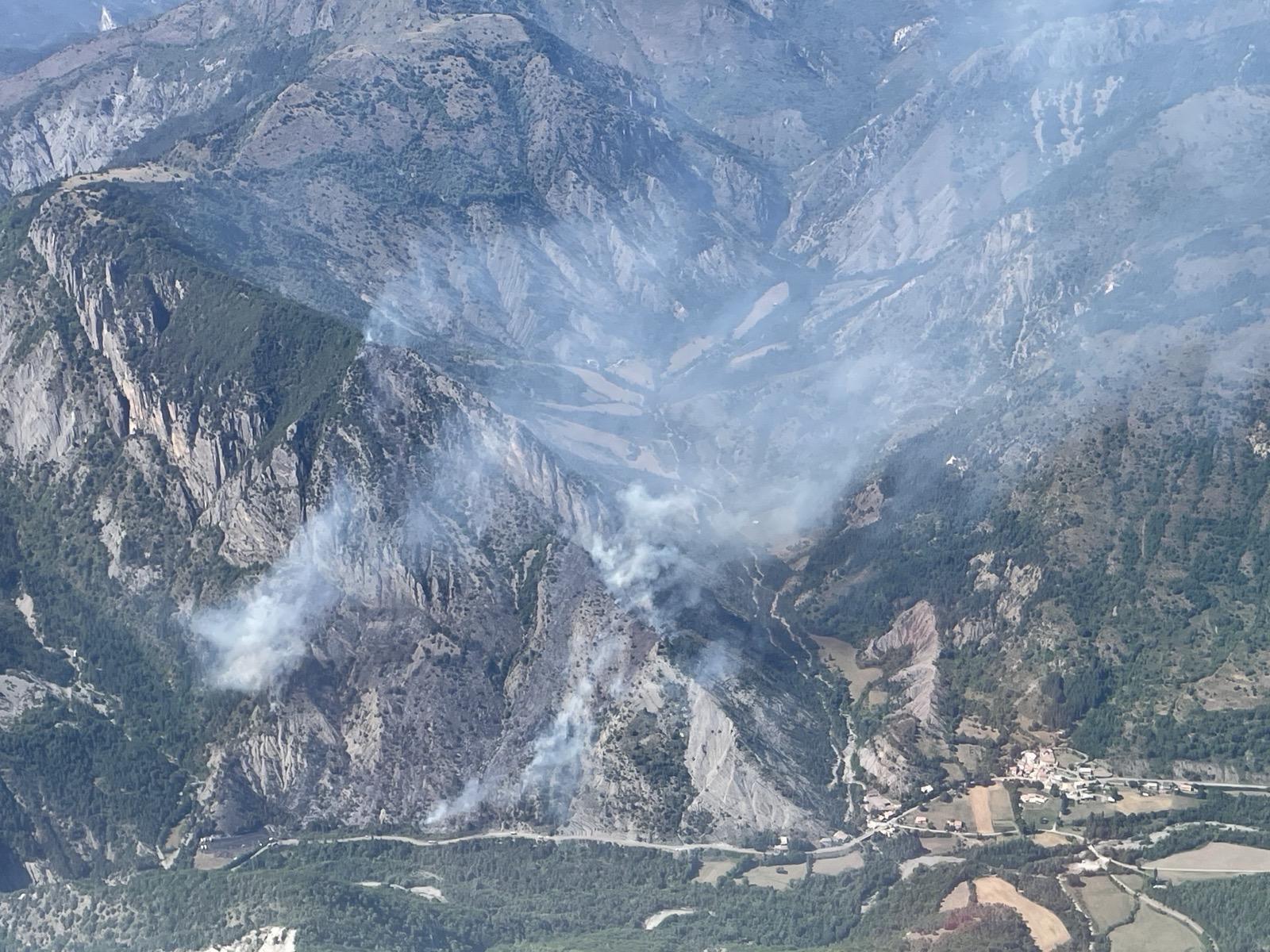 Dans les Alpes-de-Haute-Provence, la lutte continue contre les feux