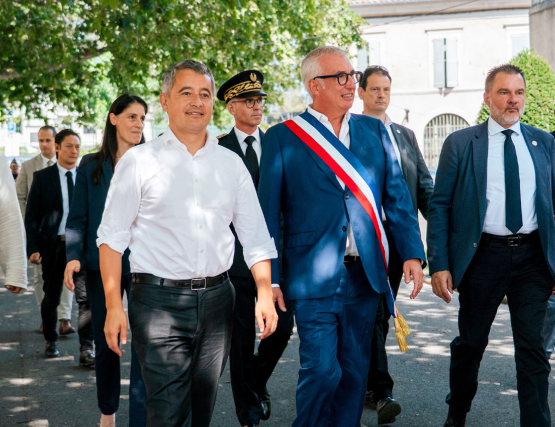 À Alès, Darmanin entre soutien et promesses