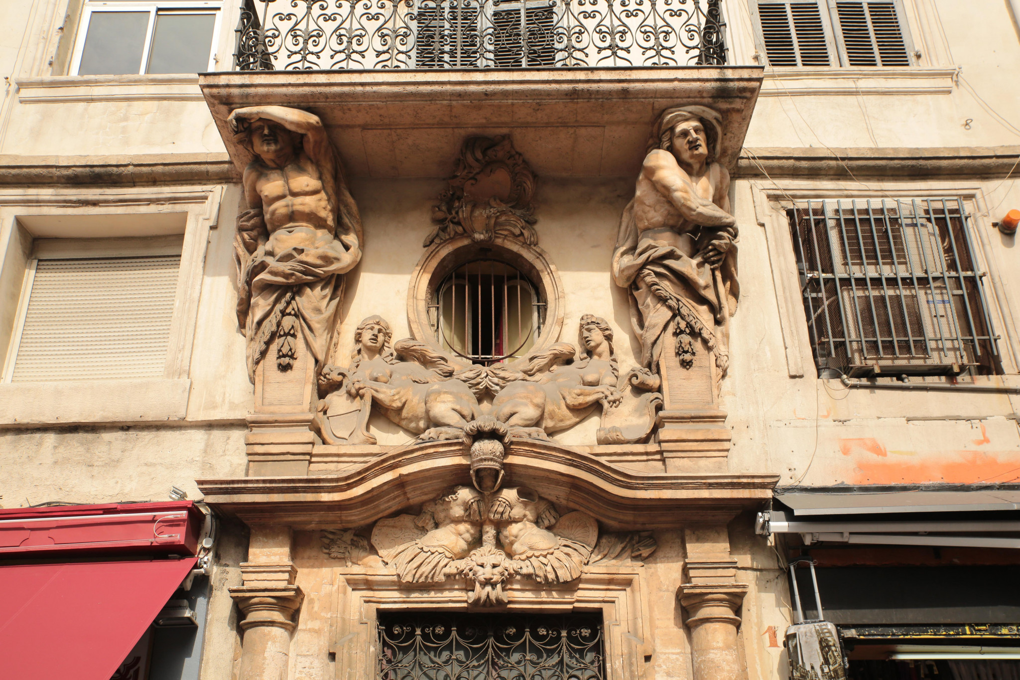 [Patrimoine] L’Hôtel de Pesciolini et ses atlantes baroques