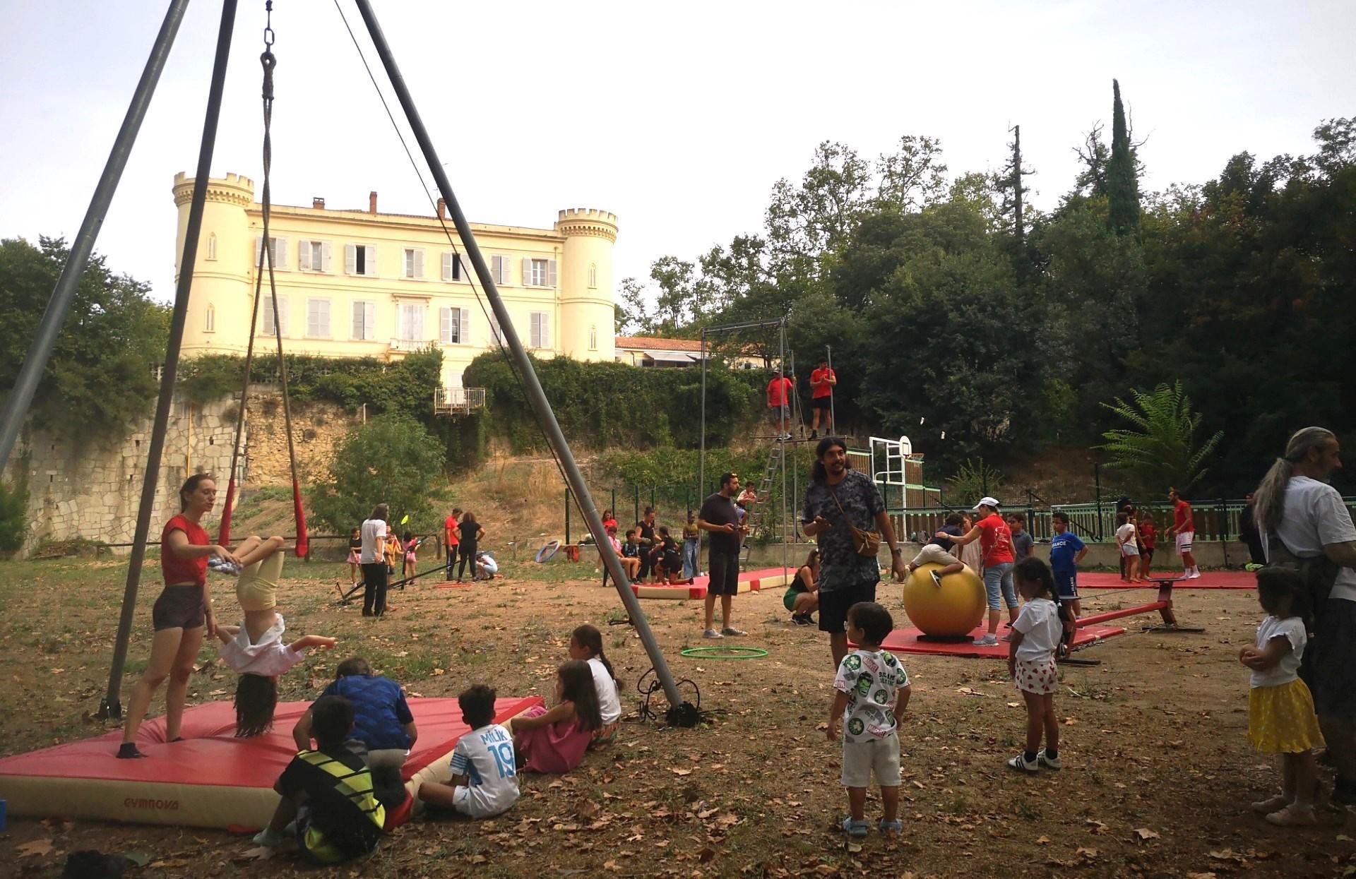 À Saint-Menet, les minots des Mecs font le cirque