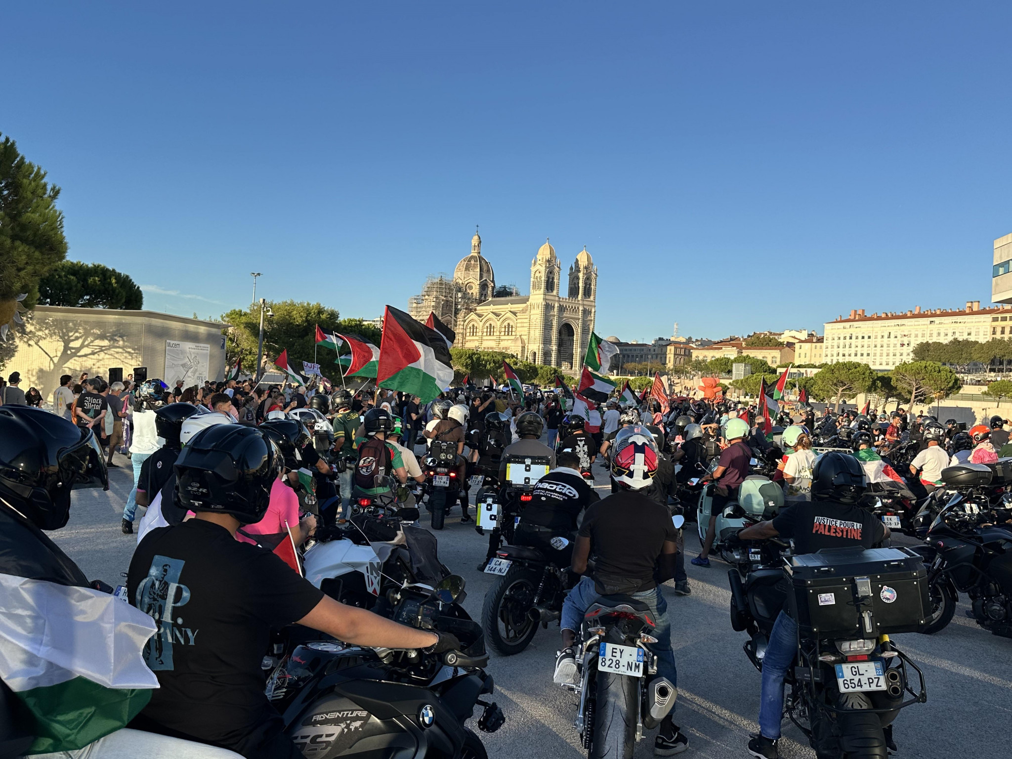 Des bikers manifestent pour le peuple palestinien