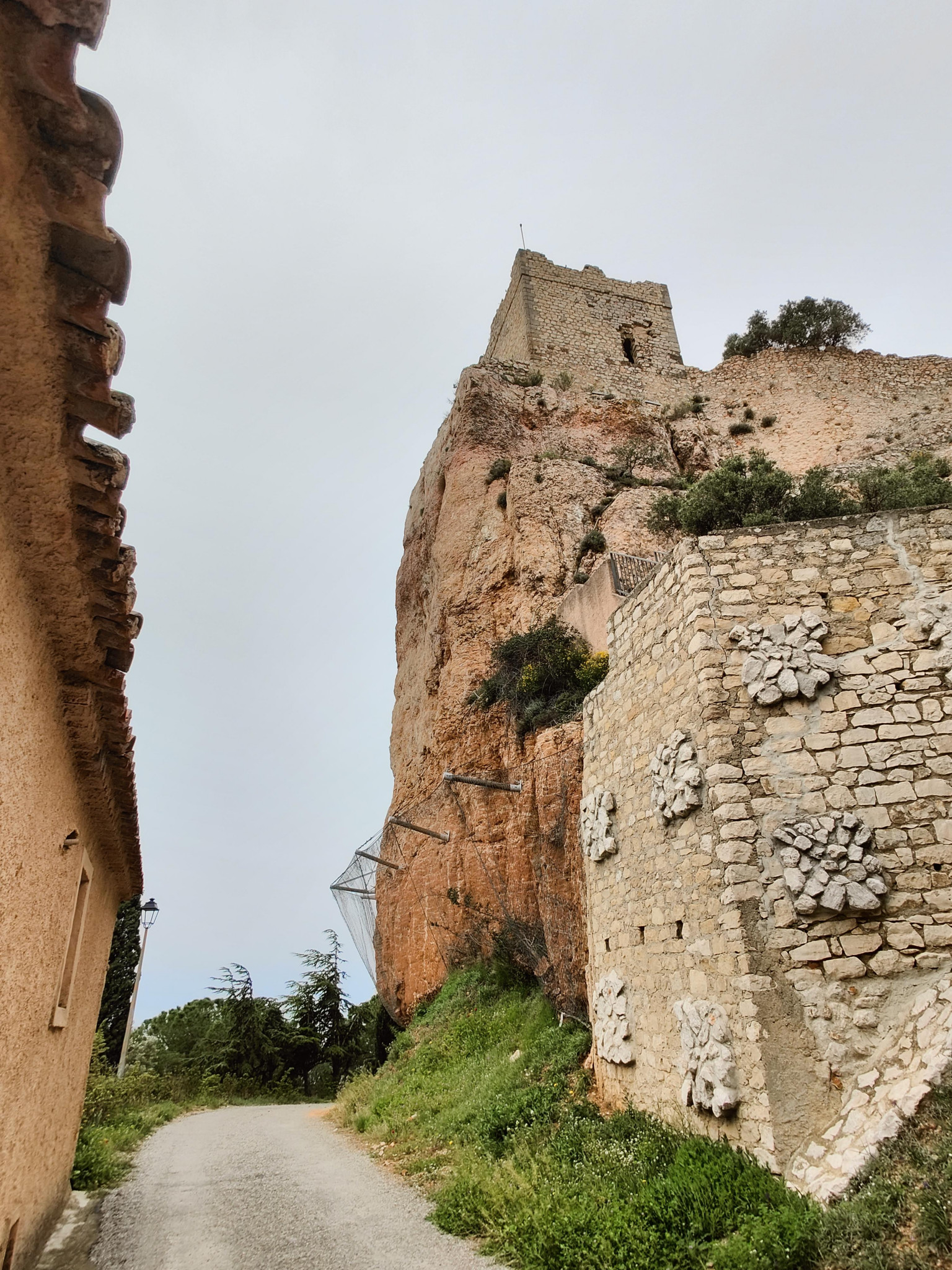 Le Roucas de Vitrolles, un piton qui nécessite d’être conforté