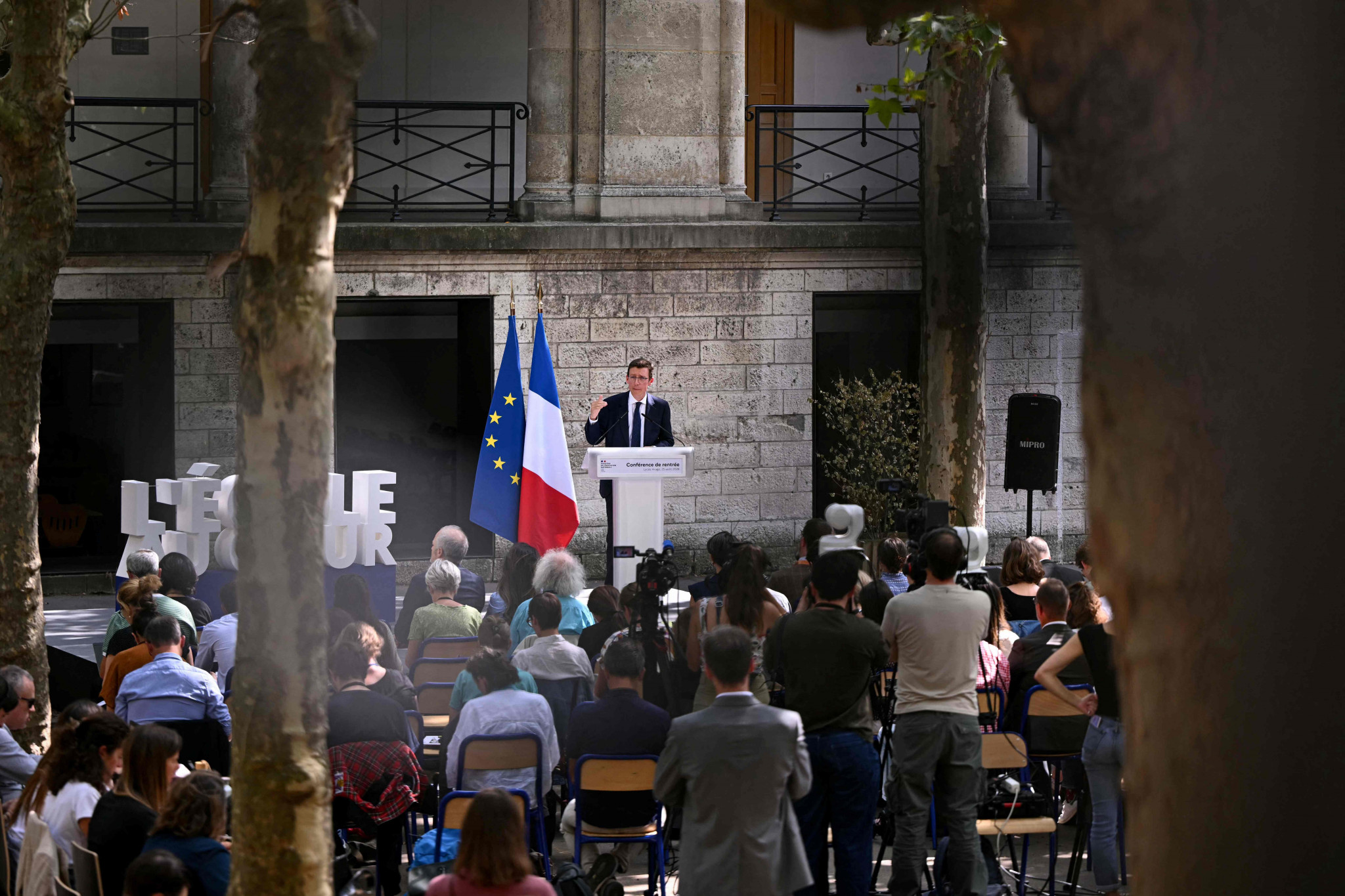 Une rentrée scolaire sous le feu des critiques