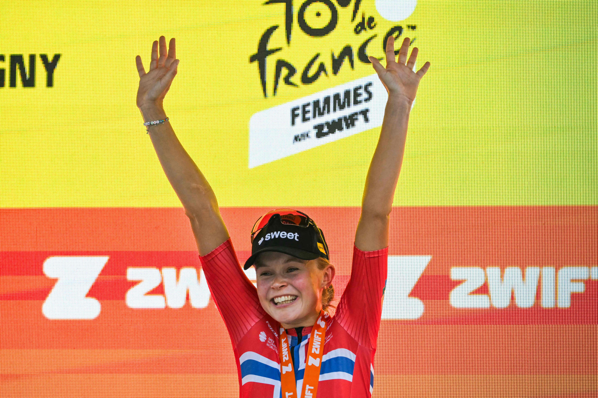 Belle victoire et maillot jaune pour Haugset