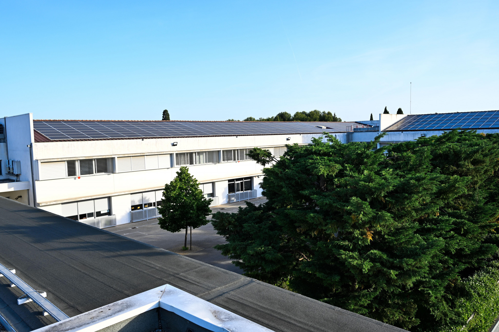 Vaucluse : des panneaux solaires sur les toits des collèges