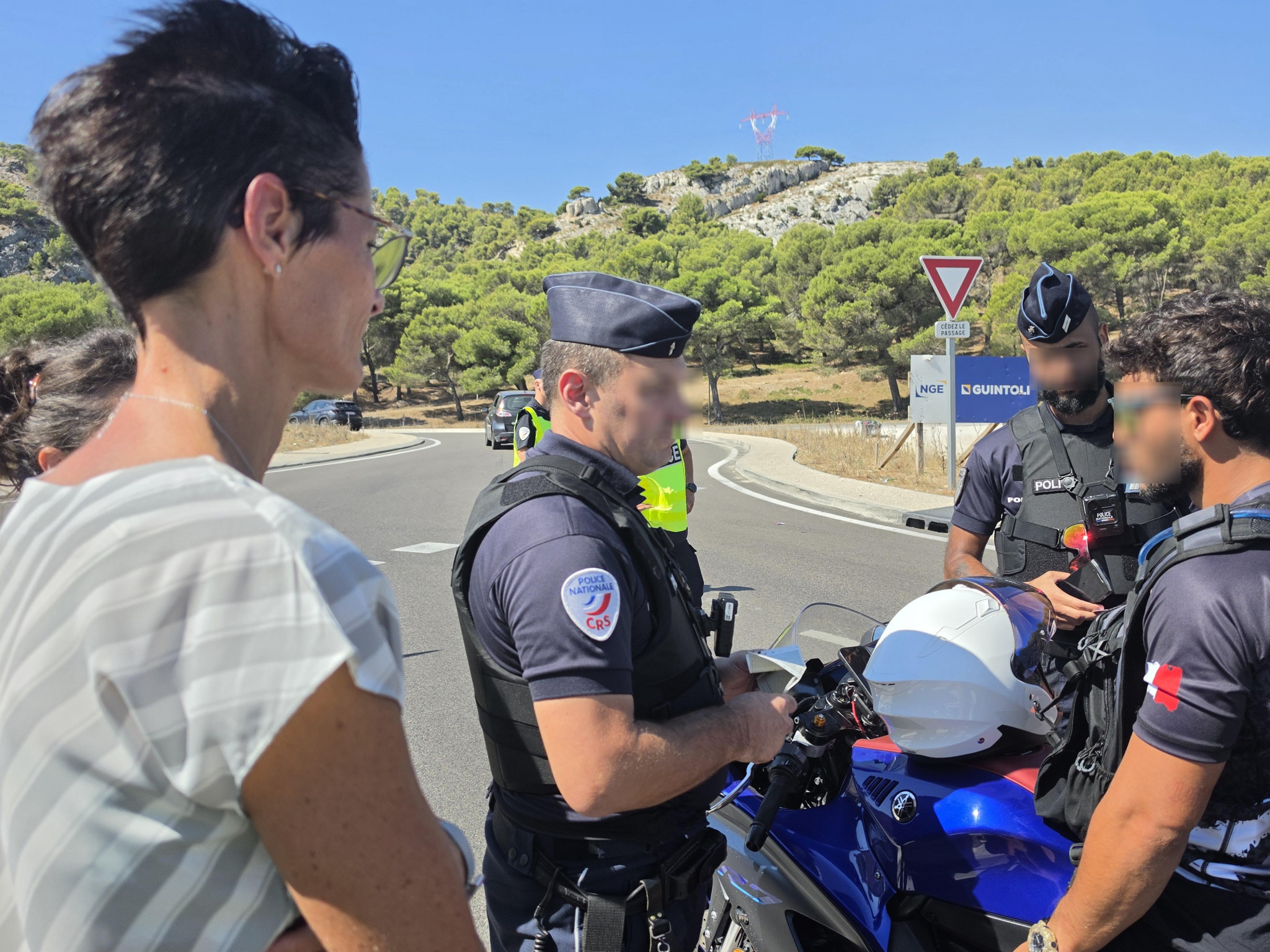 Avant la plage, arrêt sécurité avec la CRS autoroutière