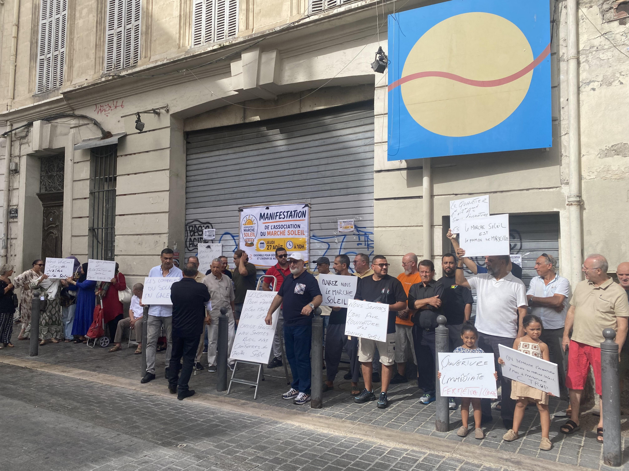 À Marseille, les marchands du Soleil réclament une réouverture