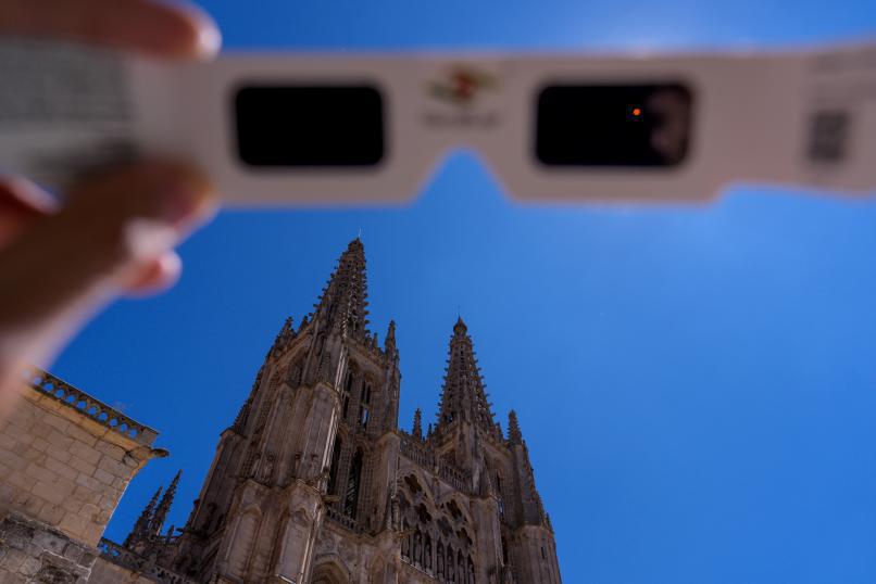 Le soleil a encore rendez-vous avec la lune
