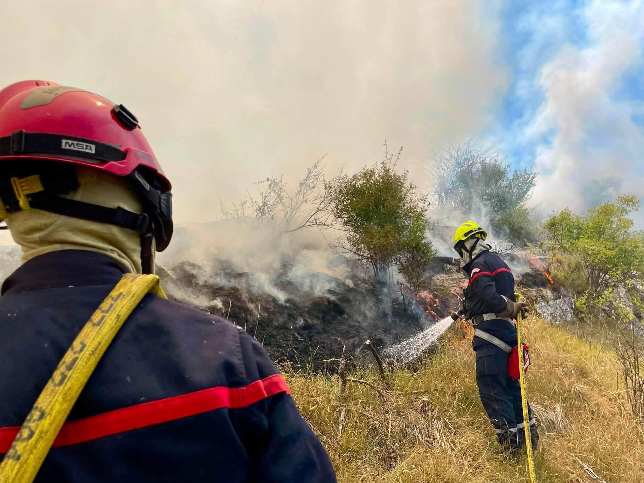 Une «&nbsp;importante reprise&nbsp;» du feu à Bayons, celui de Thorame ne progresse plus