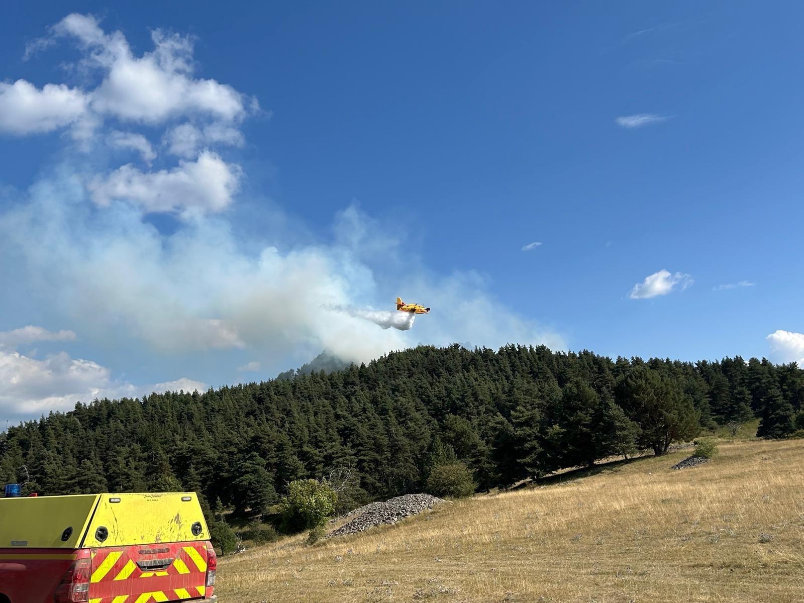 Le feu de Bayons contenu, le risque incendie reste très élevé