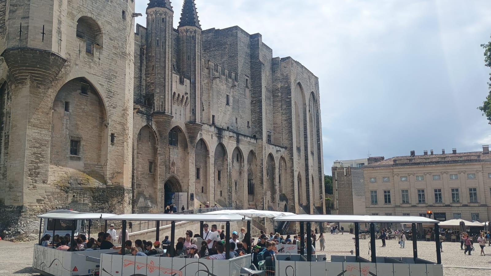Les grands sites touristiques d’Avignon de plus en plus boudés