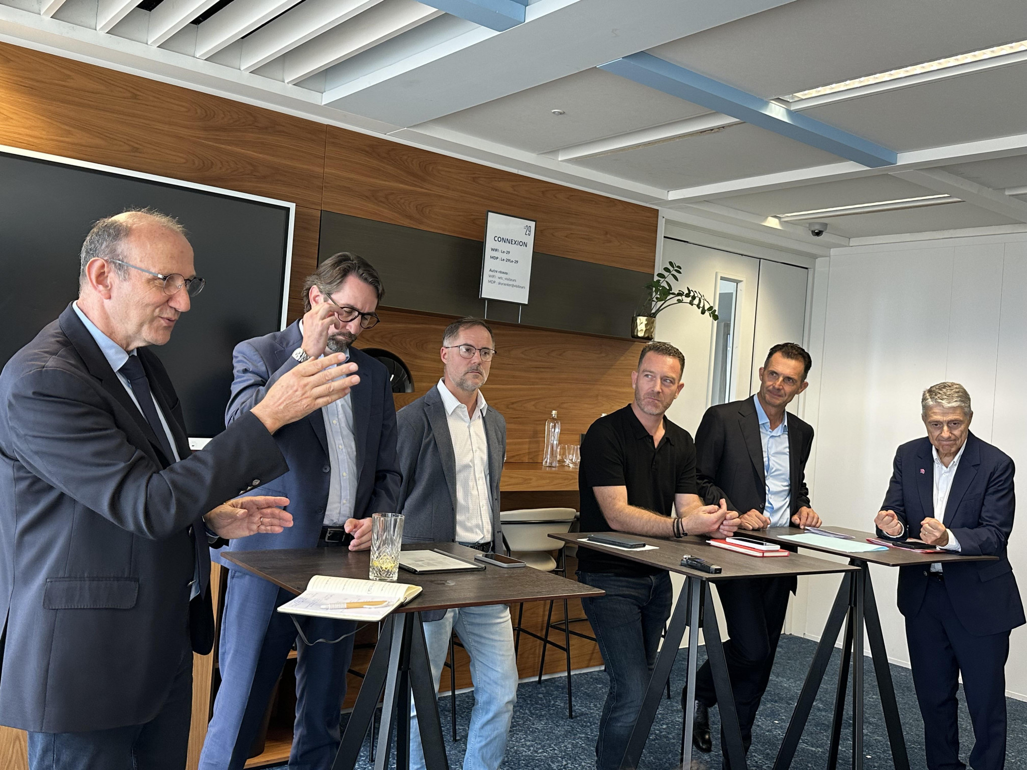 Syndicats et patronat pressent l’État pour la ligne haute tension