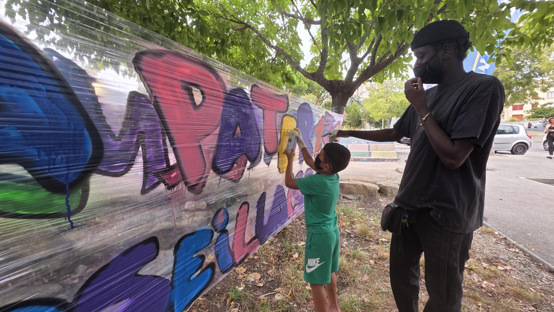 [La Marseillaise Breaking Cup] Jhona initie les minots au graffiti à la Paternelle