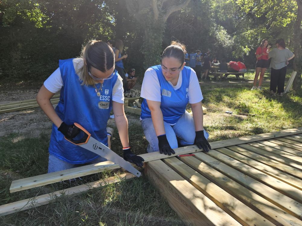 Un chantier solidaire pour lancer l’année de l’école de commerce à Aix