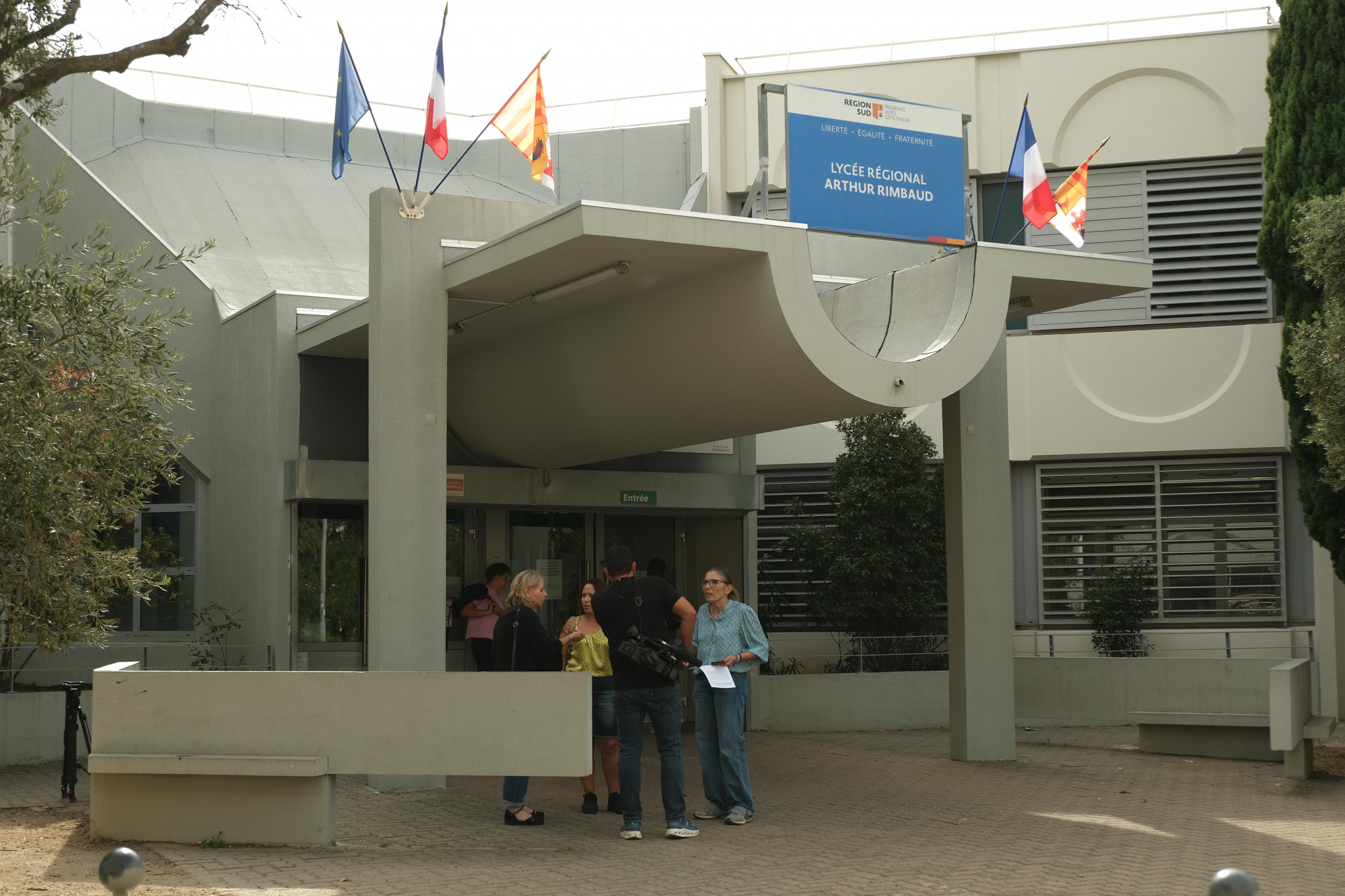 À Istres, les enseignants du lycée Rimbaud font bloc après une agression