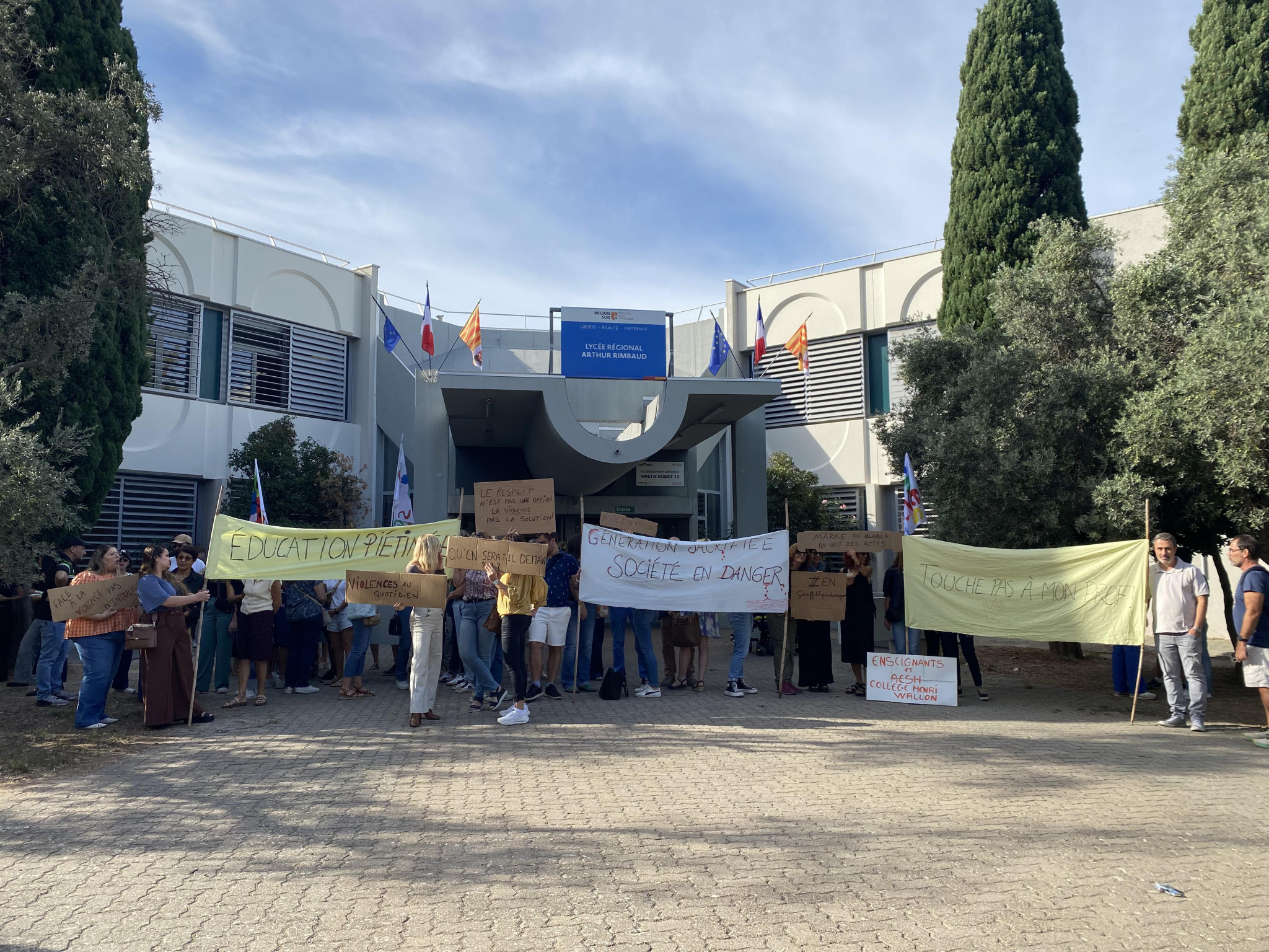 Une action en soutien à l’enseignante agressée au lycée Rimbaud d’Istres