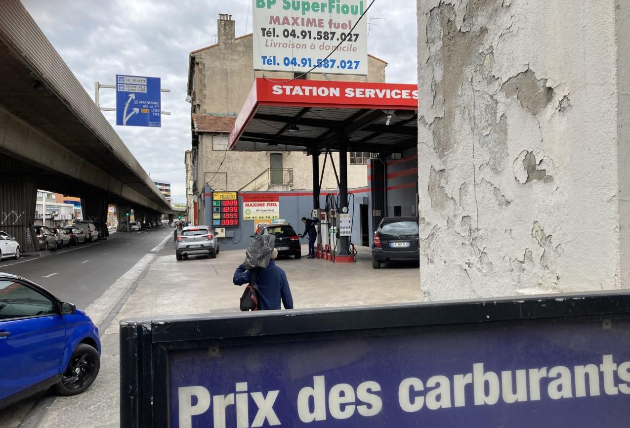 L’essence met les travailleurs à sec