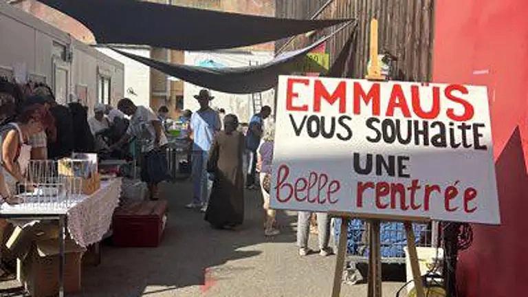 Opération de solidarité avec les étudiants à Emmaüs