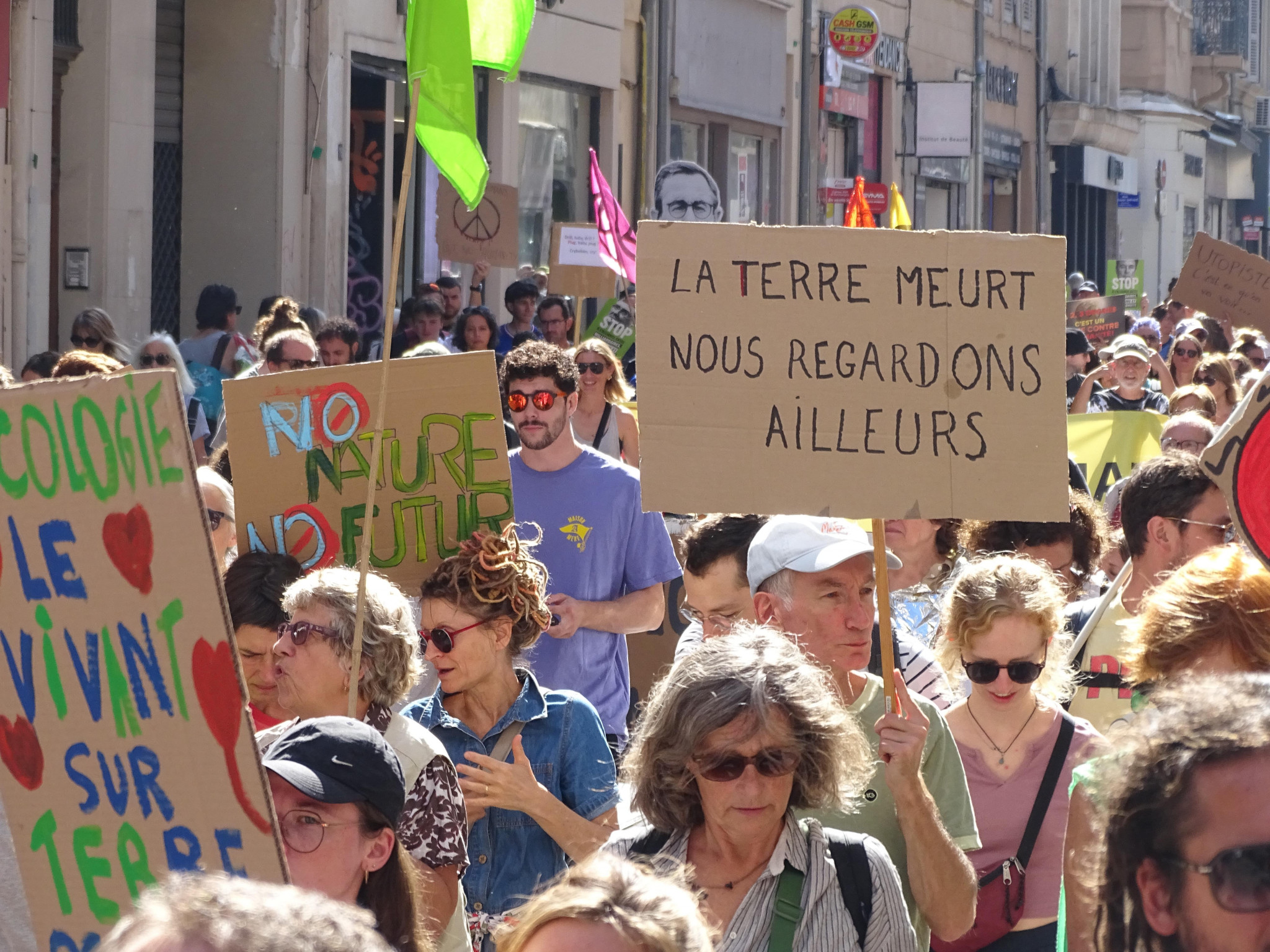 Ils sont des milliers à marcher à Marseille pour le climat