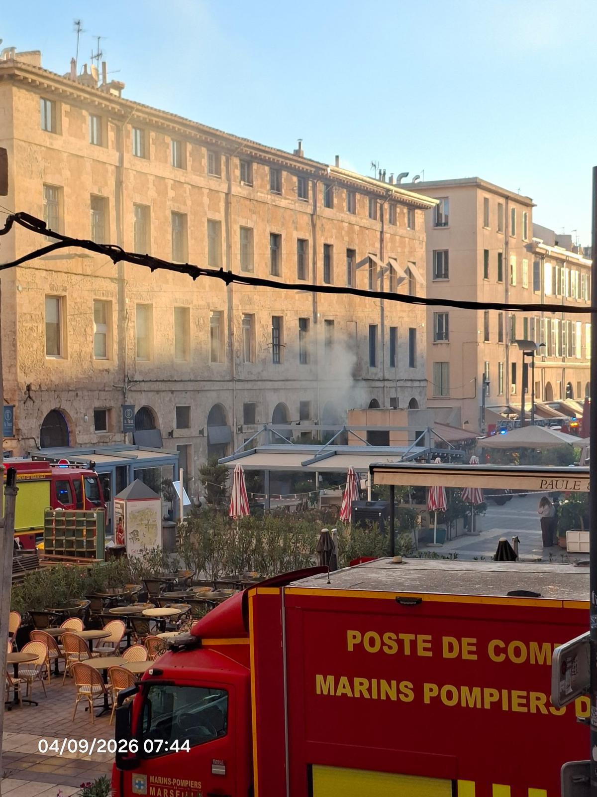 À Marseille, le feu du restaurant « Le Barjaquet » est maitrisé