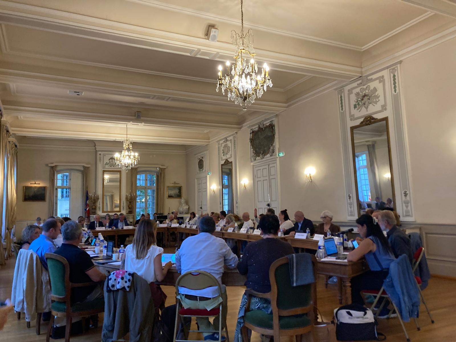 La mairie RN de Carpentras veut facturer le transport de personnes ivres par la police
