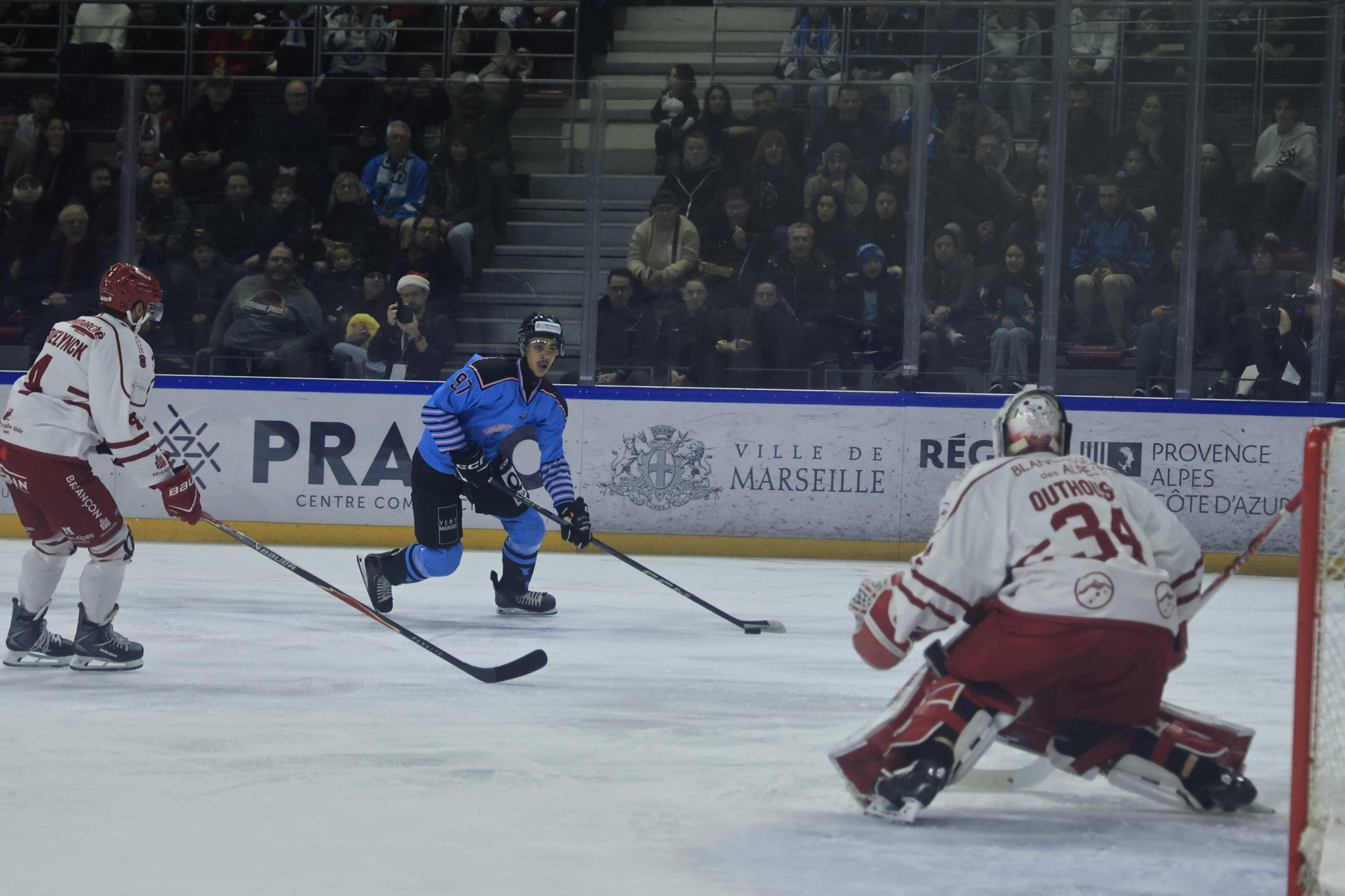 Hockey sur glace : Noa Nsonsa Kitala découvre sa nouvelle vie américaine