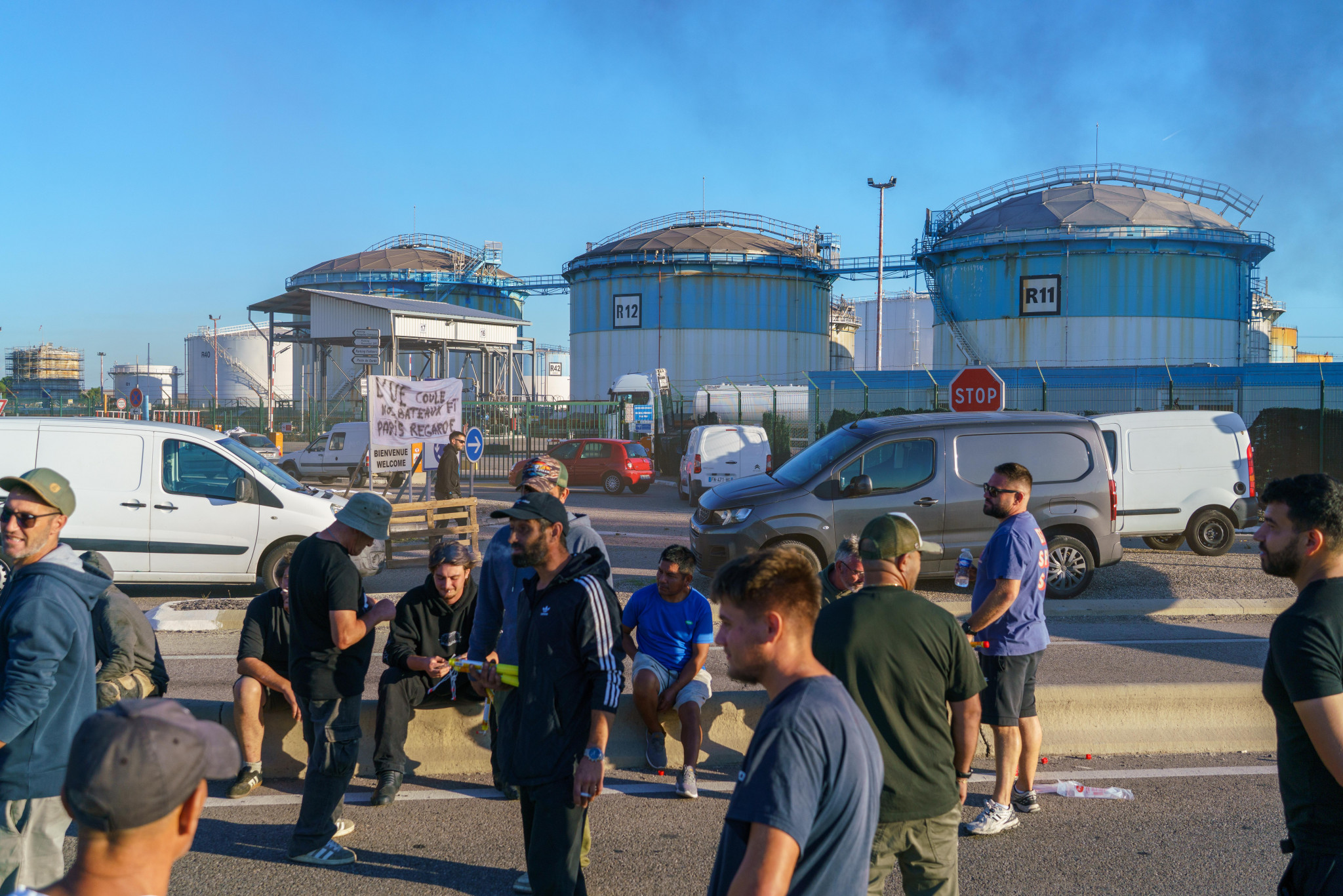 Les CRS envoyés contre les pêcheurs au dépôt pétrolier de Fos-sur-Mer