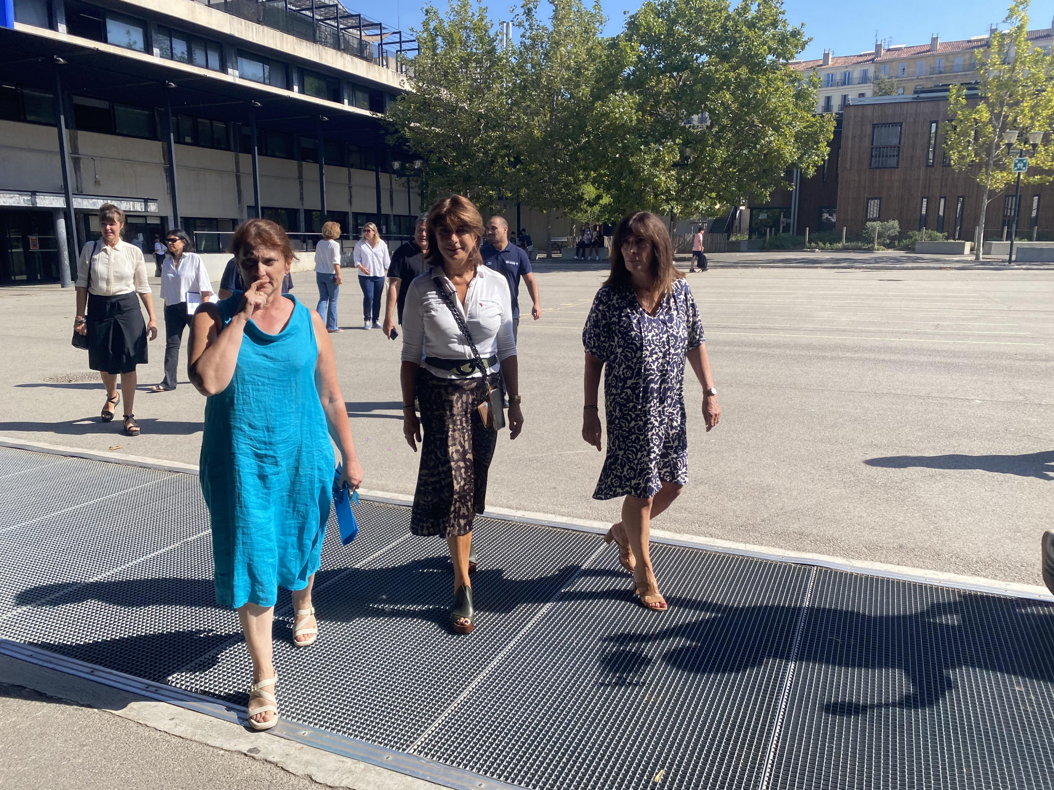 À Marseille, Martine Vassal visite le collège Jean-Claude Izzo rénové