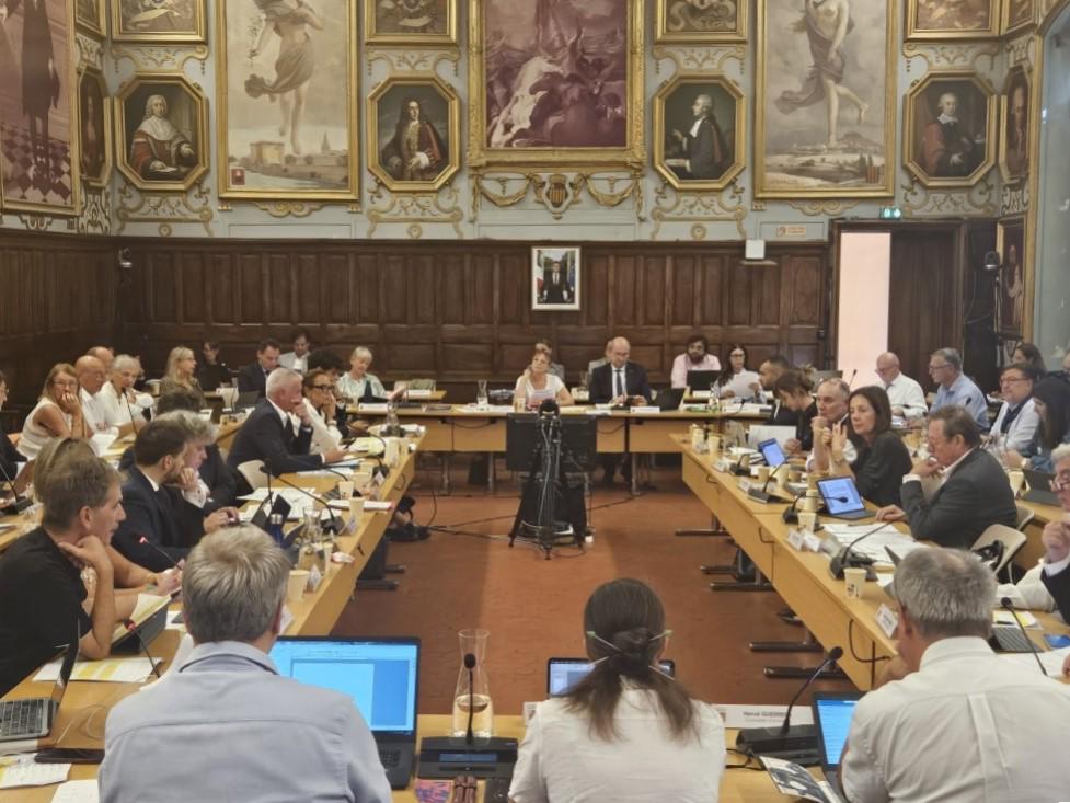 Débat houleux à Aix-en-Provence autour d’un budget municipal dans le flou