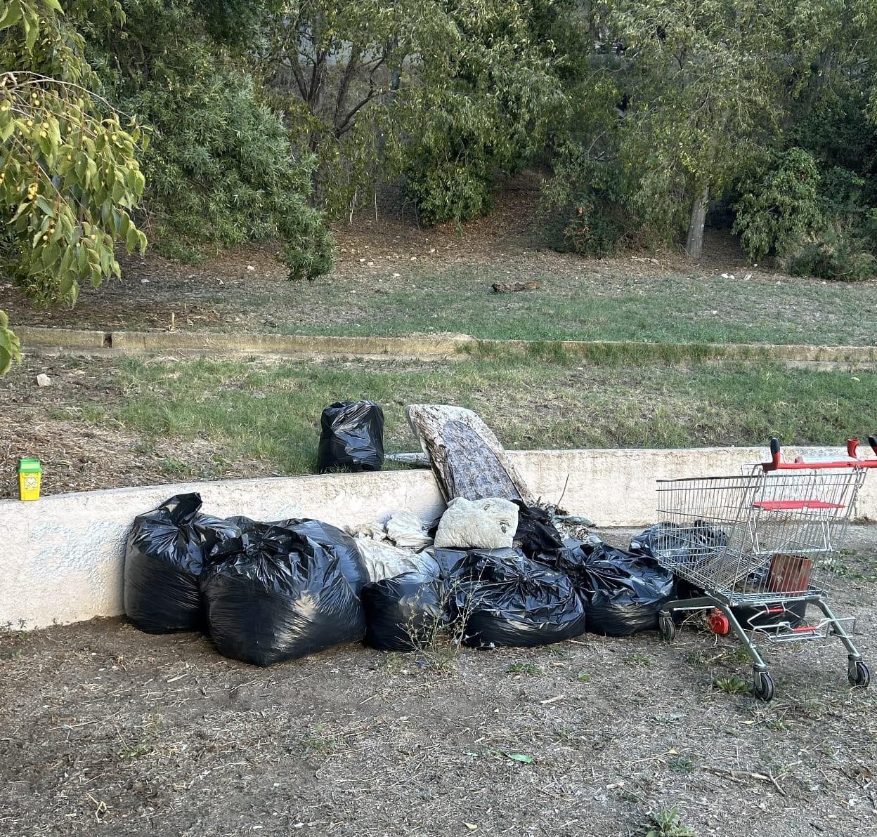 Le jardin du Mail à Marseille débarrassé des déchets et seringues