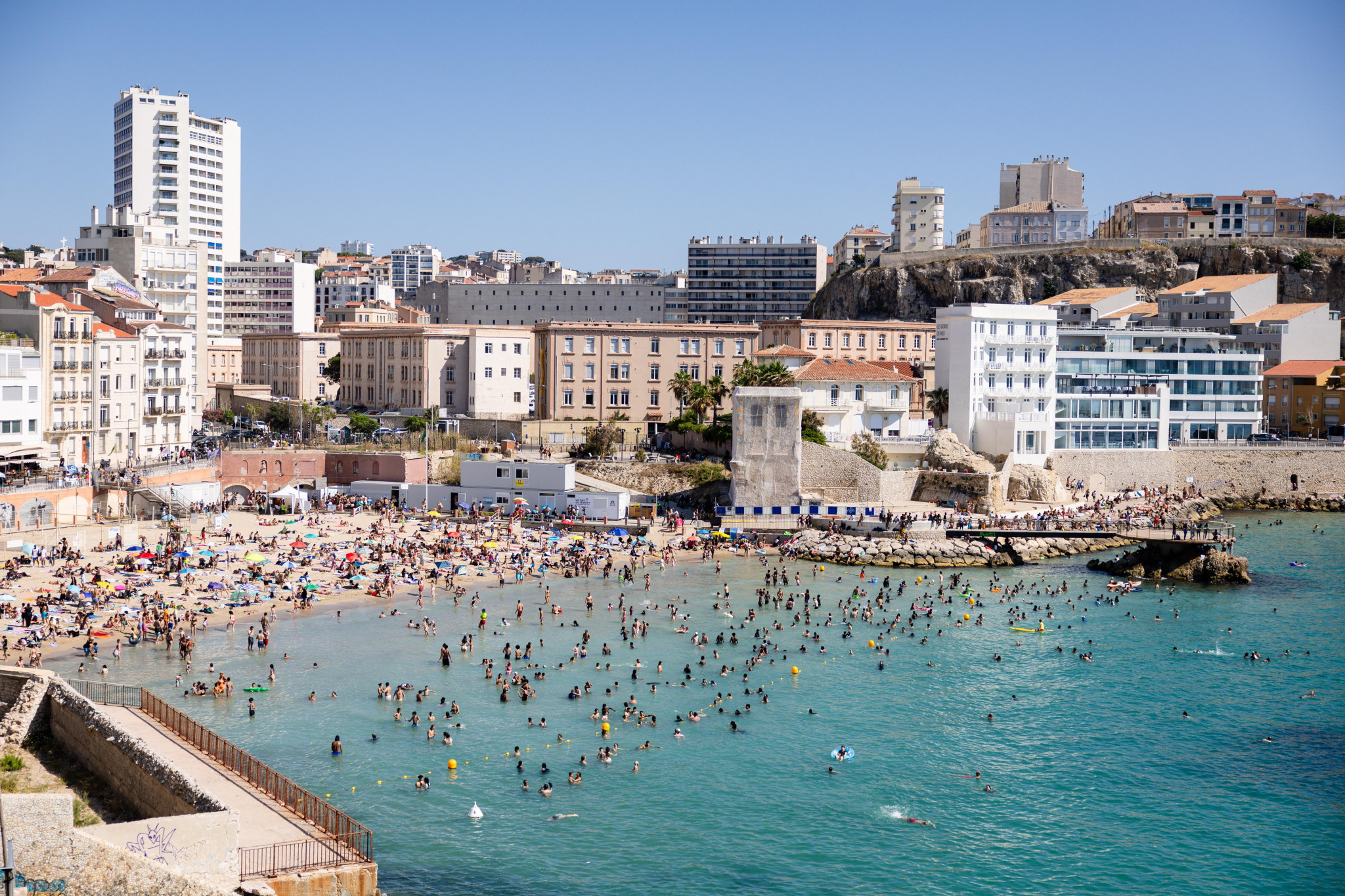 La forte affluence touristique de l’été et ses conséquences contrastées