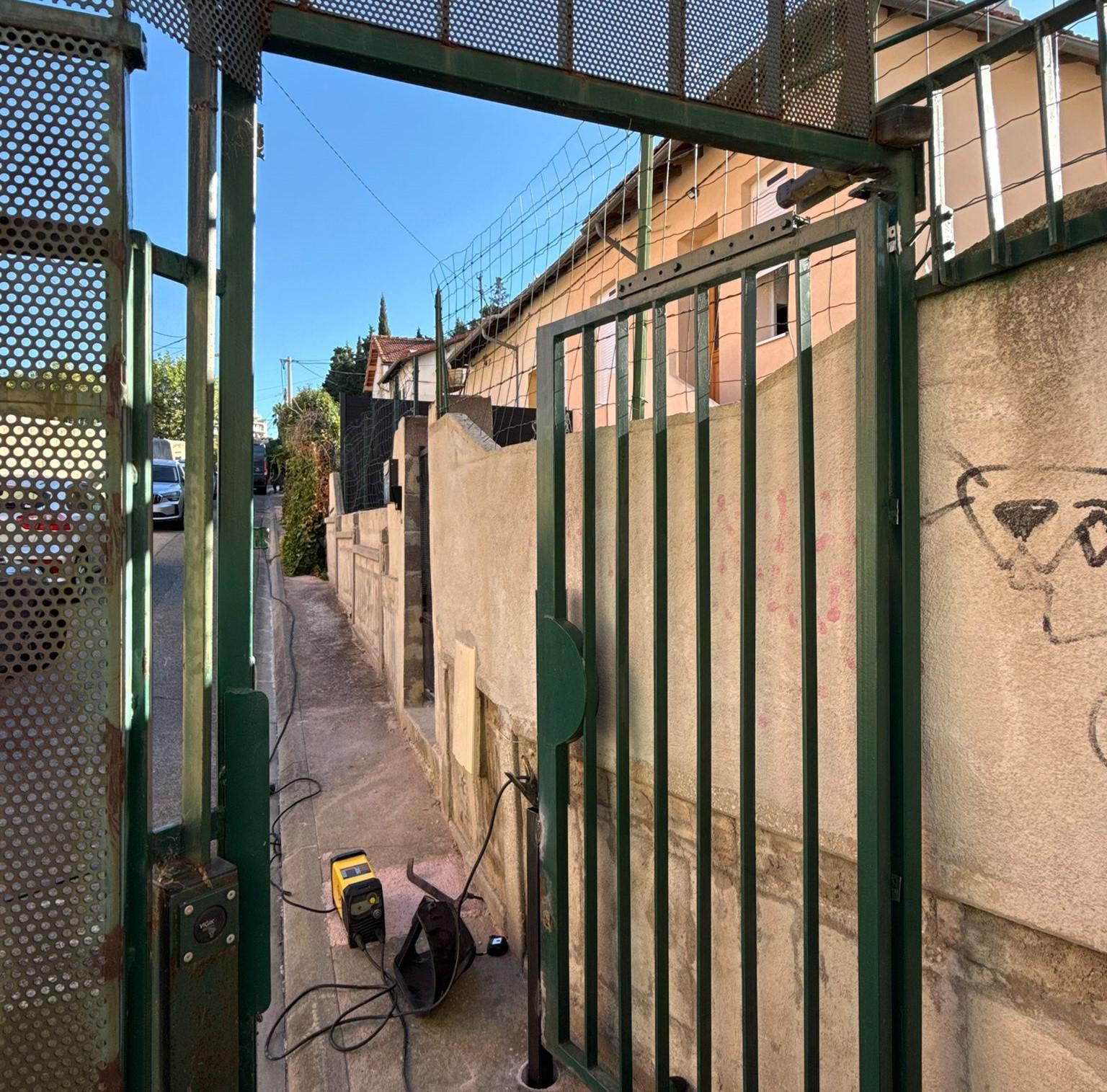 À Marseille, la réouverture d’un portail retisse les liens du quartier des Chutes-Lavie