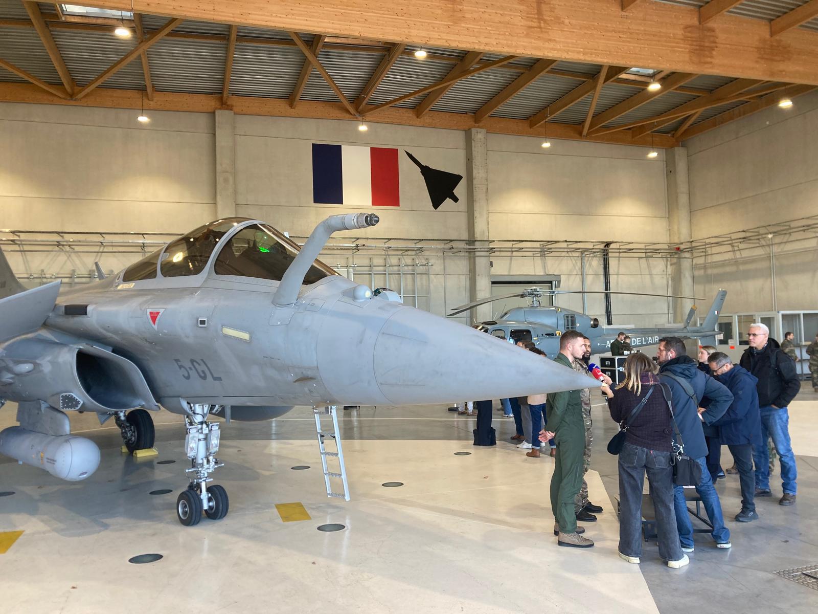 Emmanuel Macron le 15&nbsp;septembre à la base aérienne d’Orange